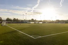 Thumbnail for article: Jeugdstrijd tussen rivalen laait op: Ajax en Feyenoord verliezen talent aan elkaar
