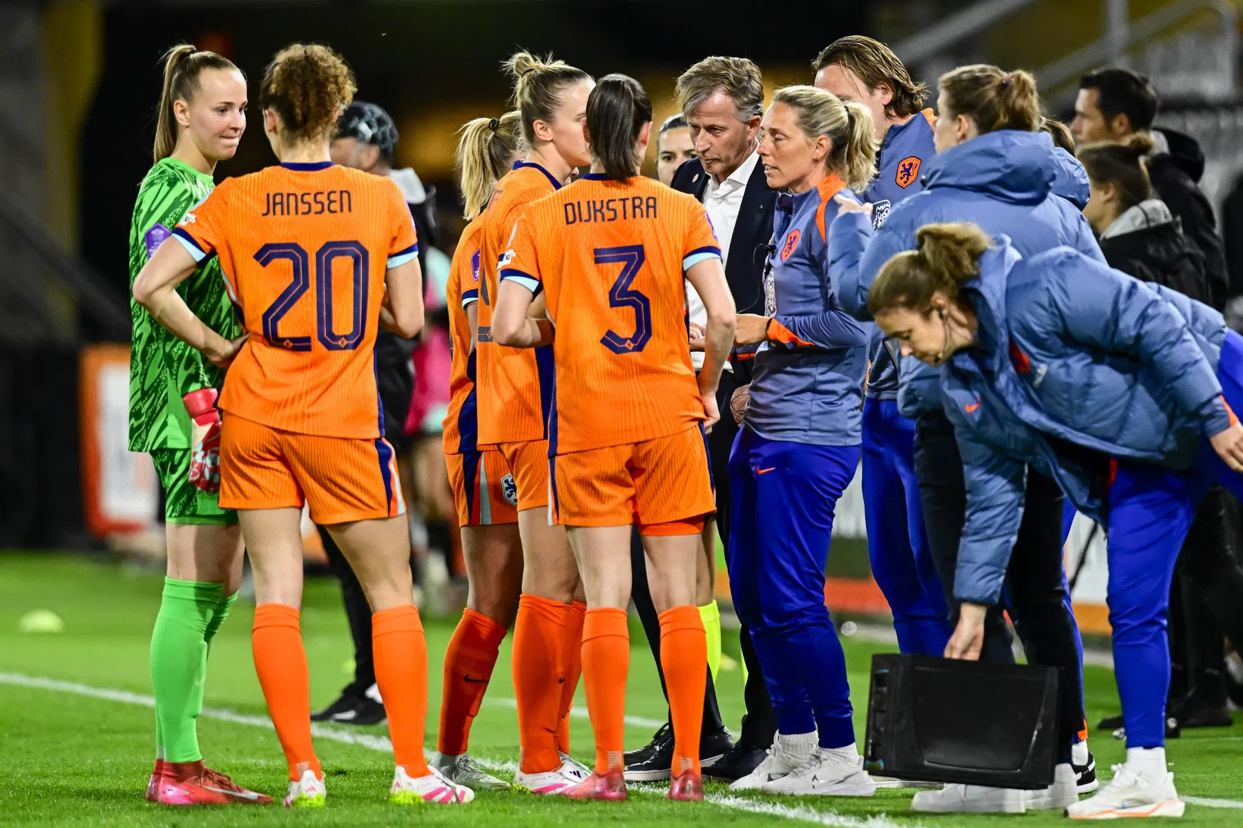 Vermoedelijke opstelling Oranje Leeuwinnen tegen Duitsland | VoetbalNieuws