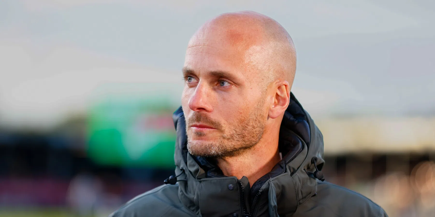 ‘Engelse clubs jagen op succestrainer Simonis: clausule maakt vertrek mogelijk’