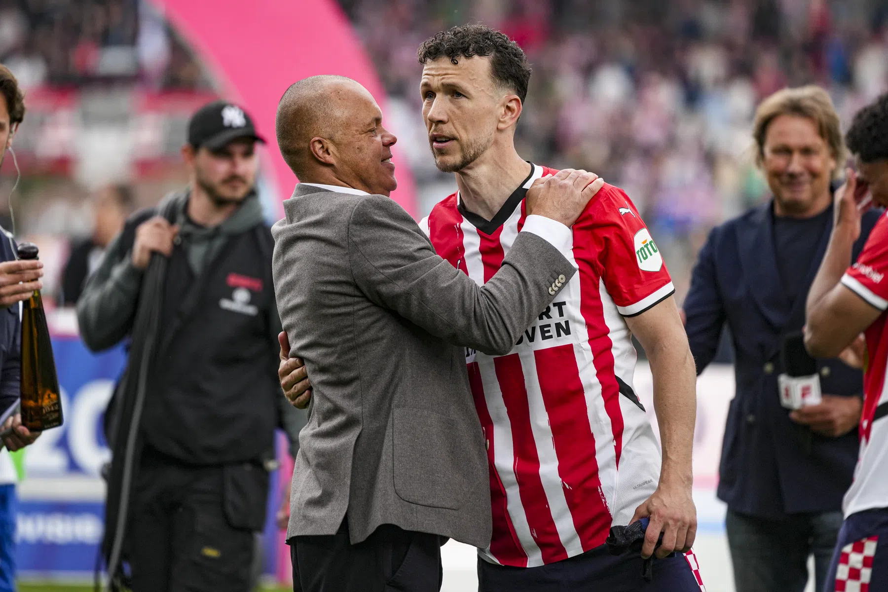 Perisic biedt zich aan bij FC Barcelona | VoetbalNieuws