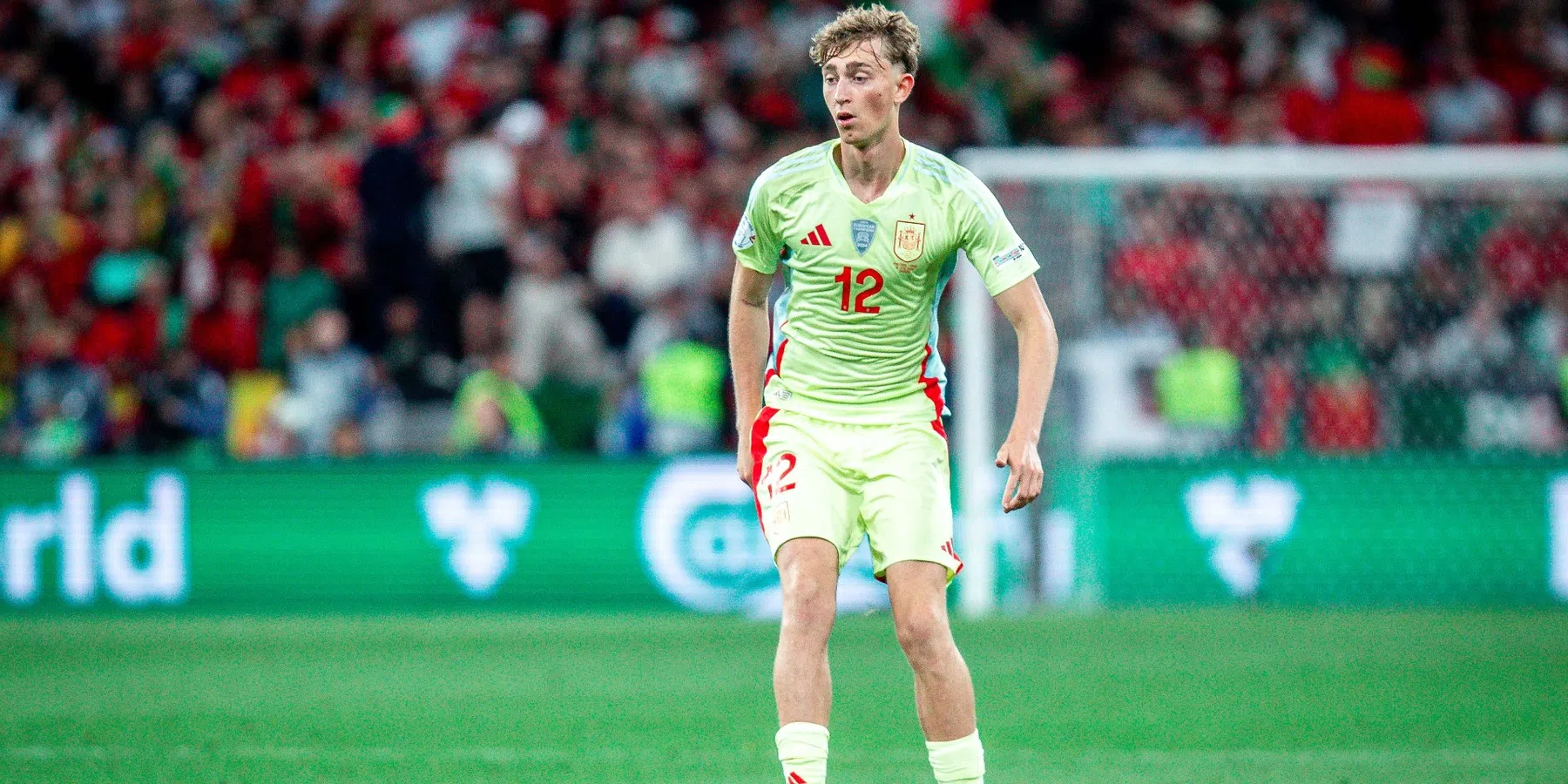 Huijsen gepresenteerd bij Real Madrid: met dit rugnummer gaat de verdediger spelen
