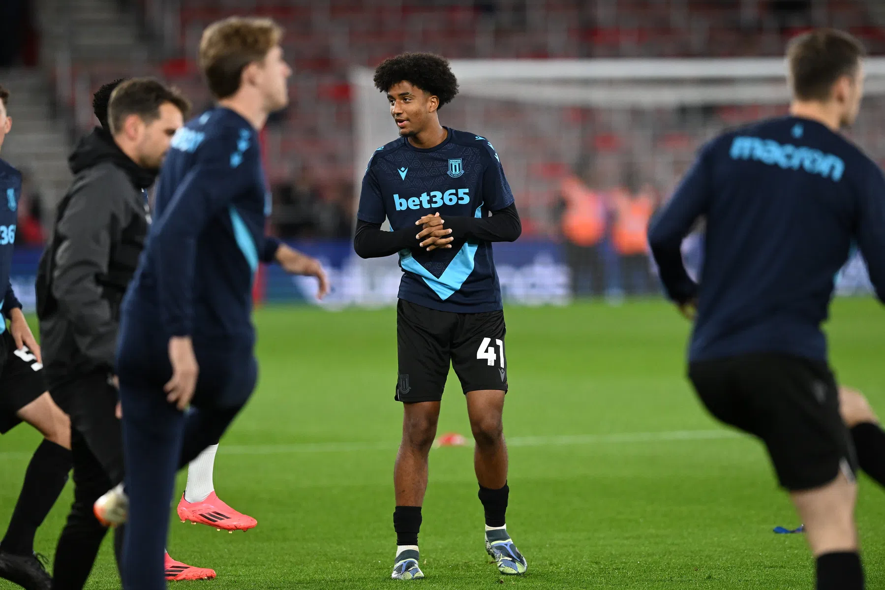 Wie is Jaden Dixon? Engels verdedigend talent op radar van Ajax | VoetbalNieuws