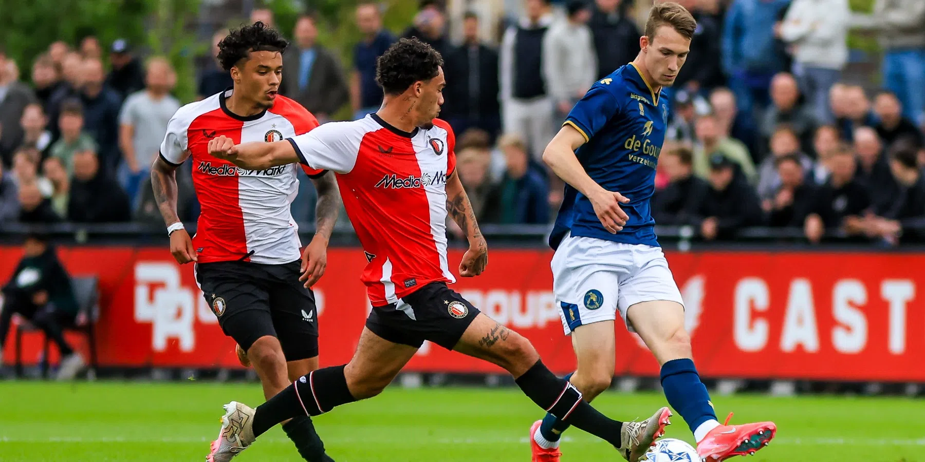 Wie is Jivayno Zinhagel, de mogelijke jongste debutant van Feyenoord?