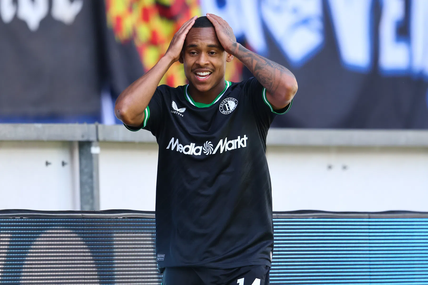 Feyenoord wacht op bod Aston Villa: Paixão en Hartman vertrekken | VoetbalNieuws