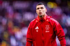 Thumbnail for article: 'Ajax wil af van keeper, maar hoog salaris blokkeert snelle uittocht'