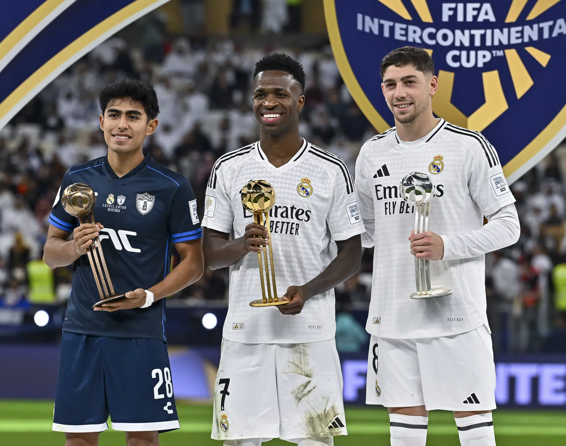 Wie is Elías Montiel? Ajax aast op Mexicaans toptalent | VoetbalNieuws