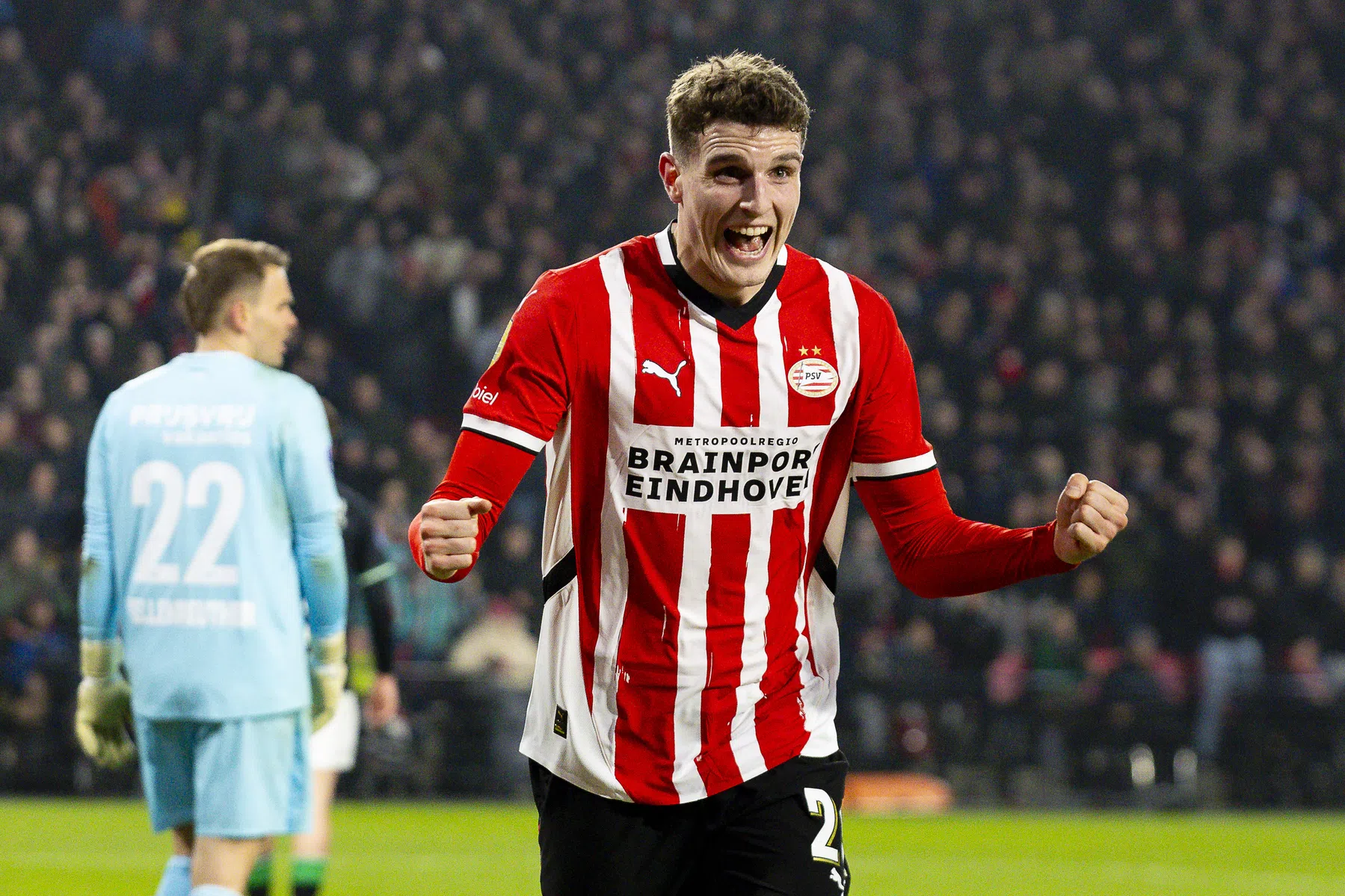 Guus Til verlengt contract bij PSV tot 2028 en hoort bij topverdieners | VN
