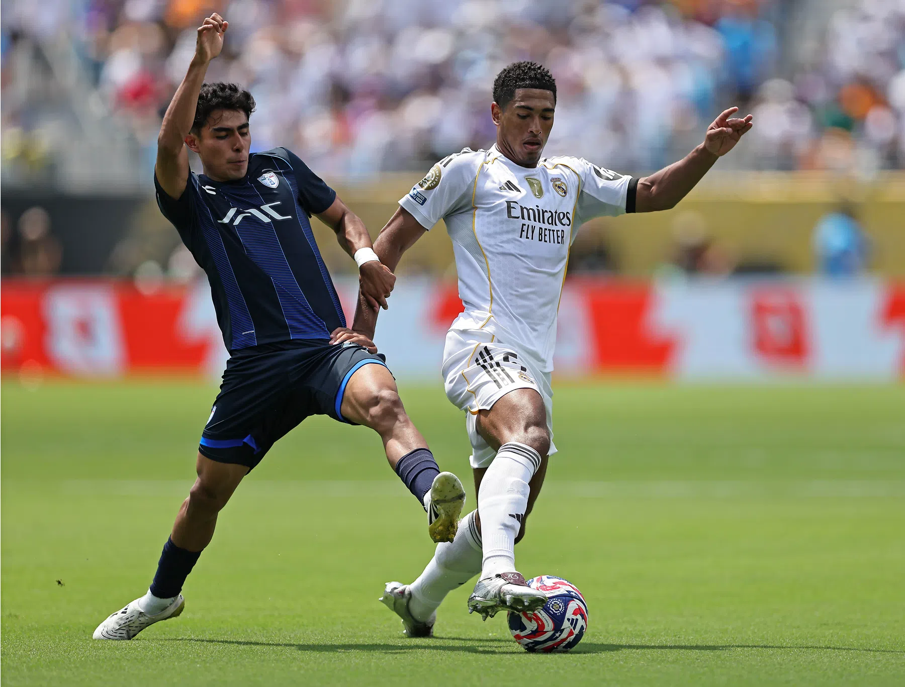 Ajax brengt officieel bod uit op Pachuca-talent Elías Montiel | VN