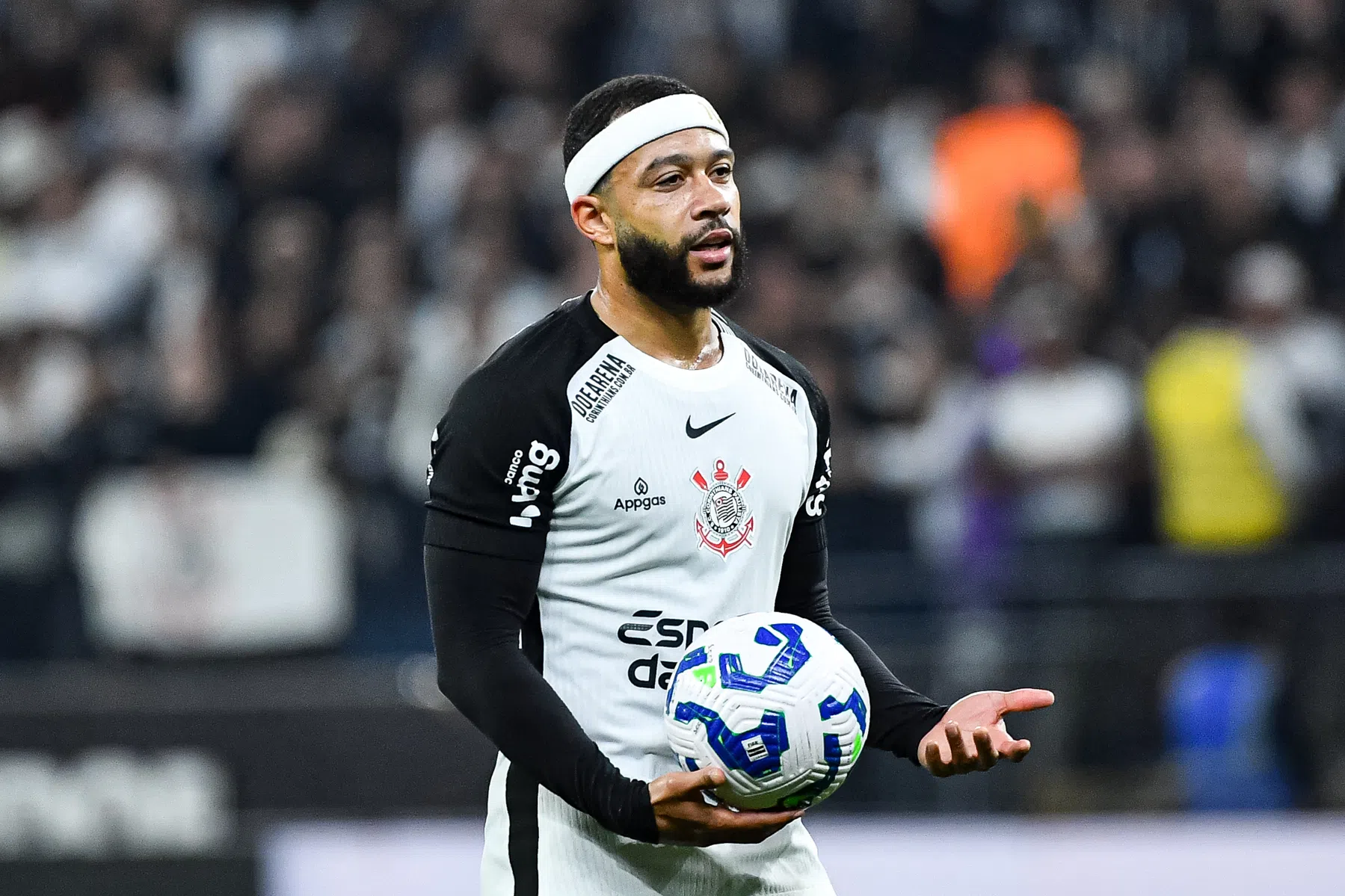 Memphis Depay eist 9 ton van Corinthians | VoetbalNieuws