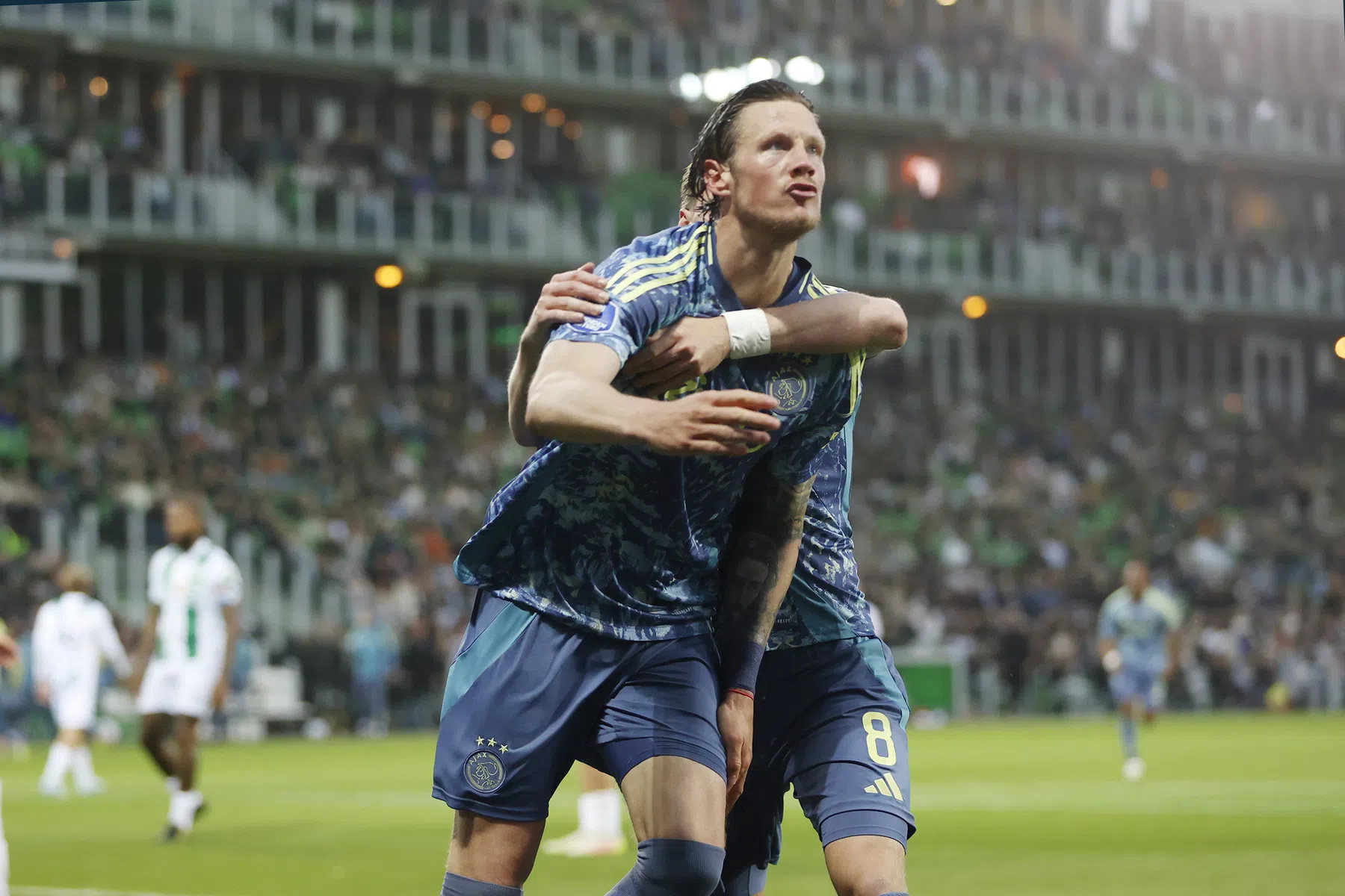 Waar kijk je de eerste oefenwedstrijd van Ajax tegen Hibernian? | VN