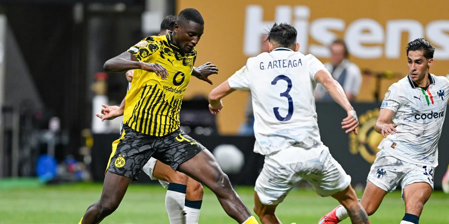 Guirassy loodst Dortmund langs Monterrey maar Bellingham-broederstrijd blijft uit