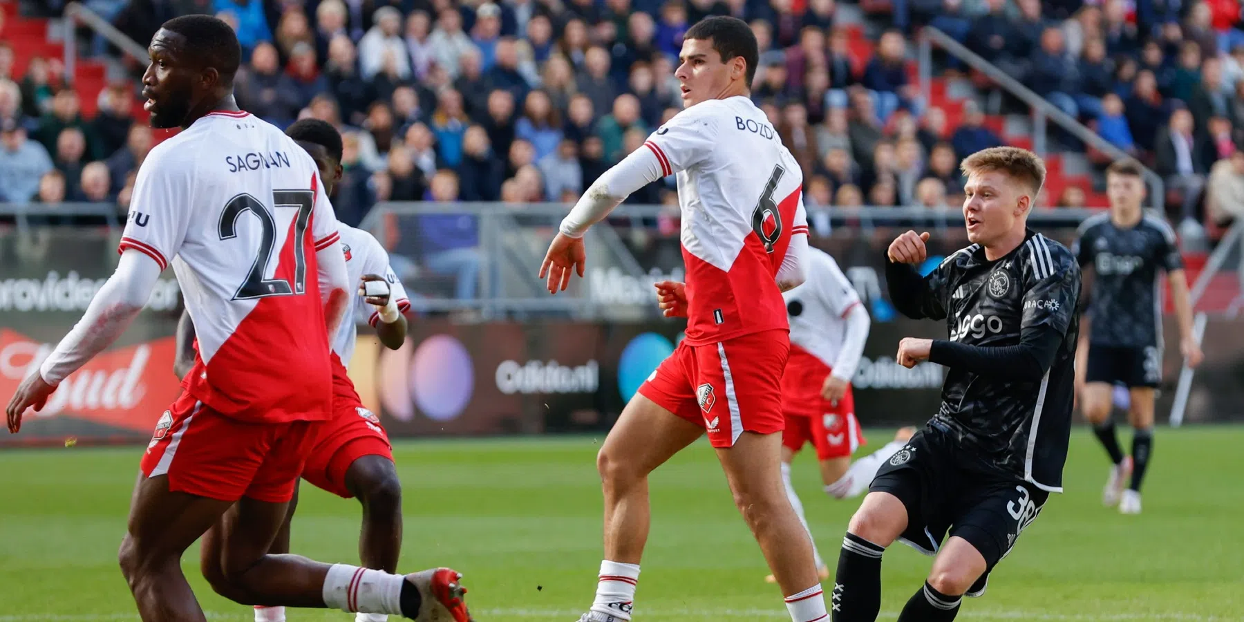 'Middenvelder verruilt Ajax voor Twente na sterke verhuurperiode in Rotterdam'