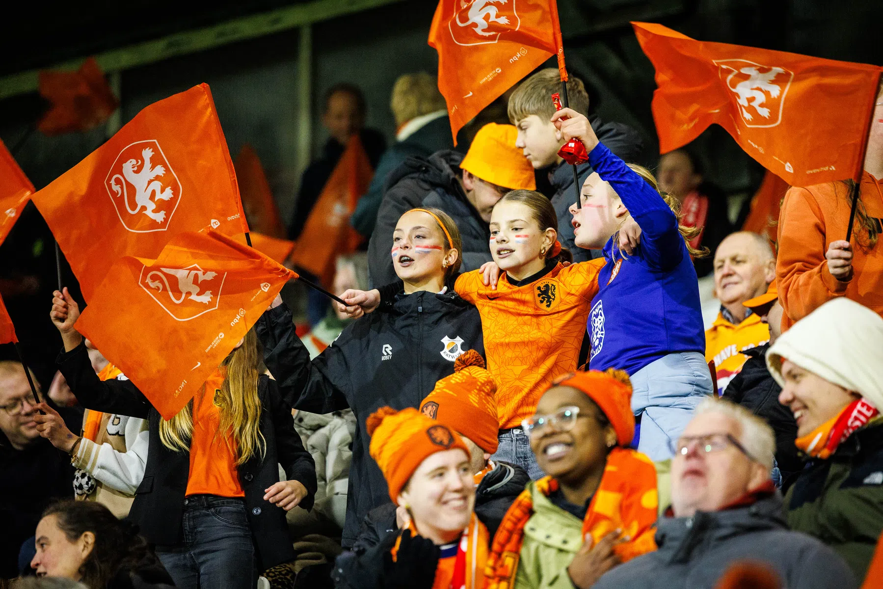 Oranje-Fanzone in Basel voor duel tegen Frankrijk | VoetbalNieuws