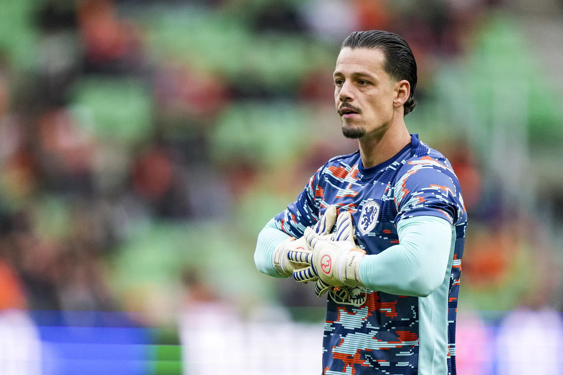 Nick Olij raakt geblesseerd bij debuut PSV | VN