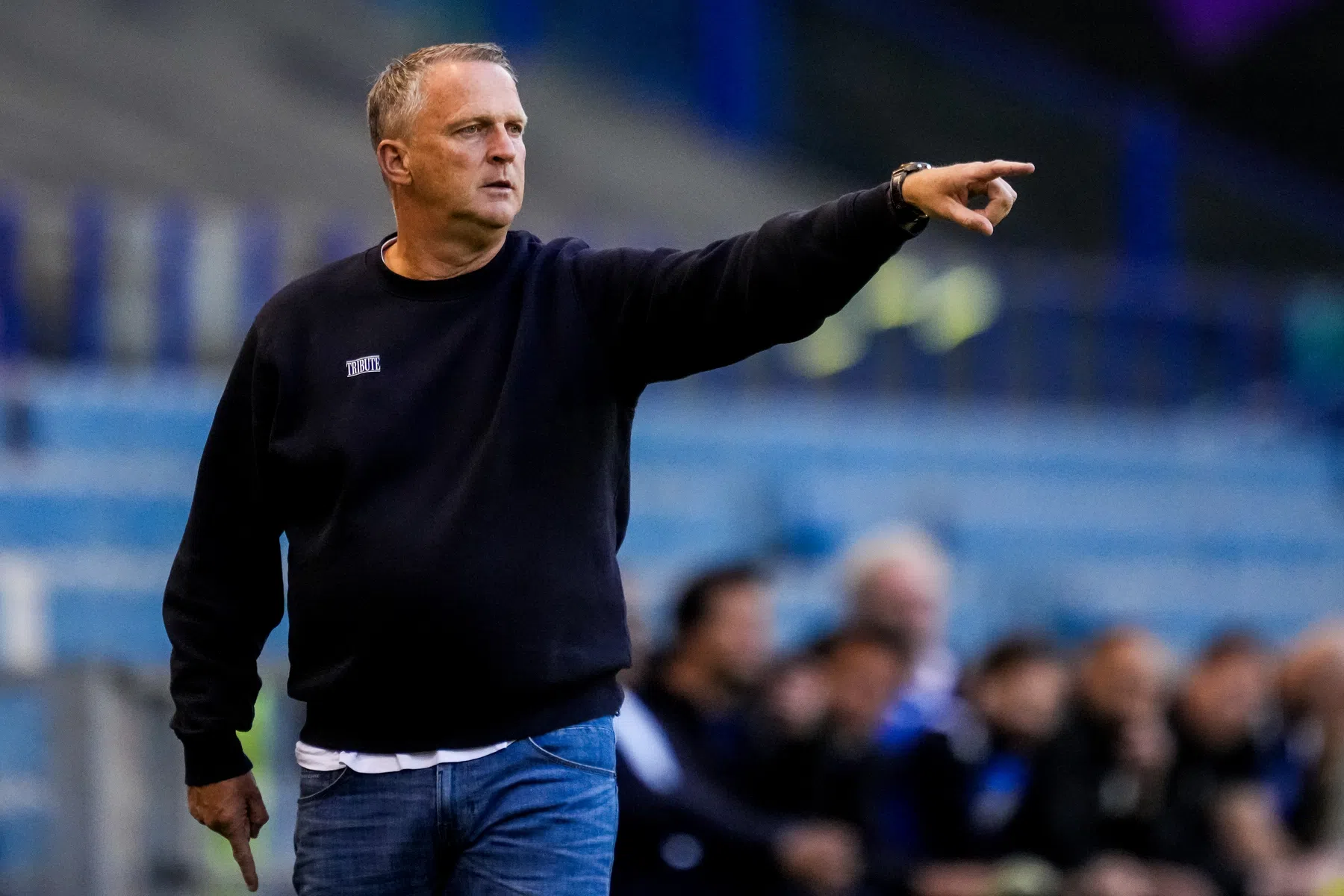 Van den Brom niet terug: ADO zoekt buitenlandse coach | VN