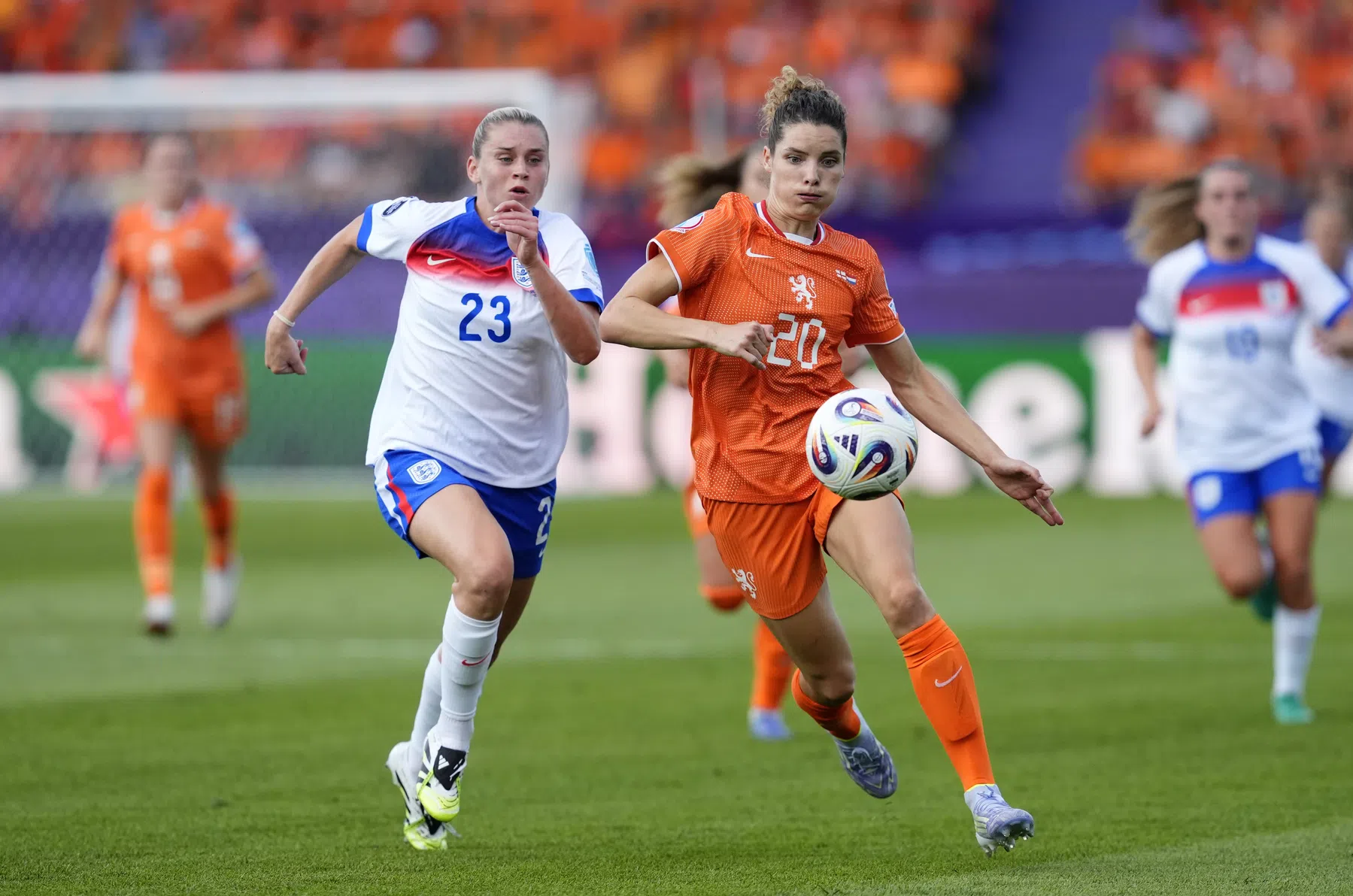 Oranje Leeuwinnen kansloos onderuit tegen Engeland: 0-4 | VN