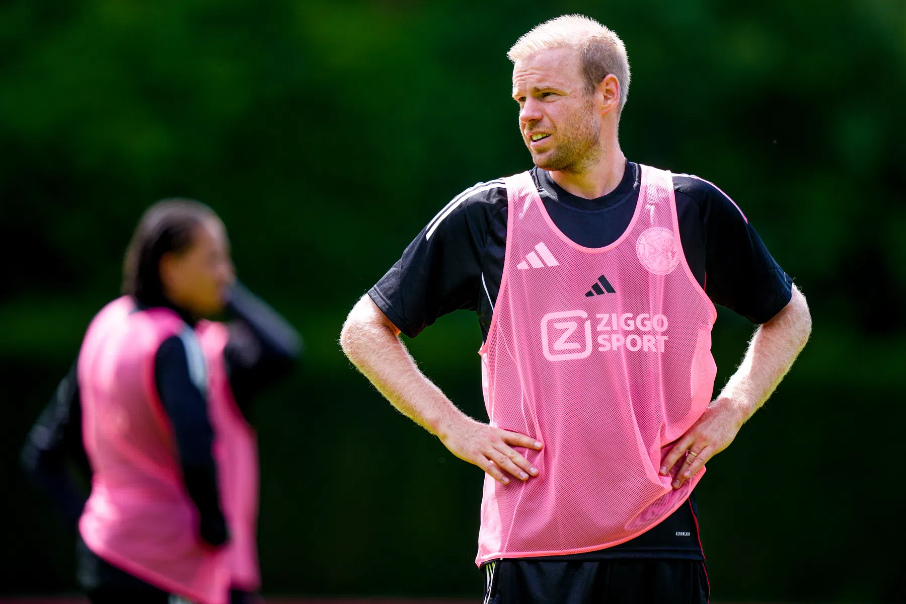 Ajax speelt gelijk tegen Aarhus: goal Sean Steur | VoetbalNieuws