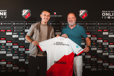 Jessey Sneijder tekent eerste profcontract bij FC Utrecht | VoetbalNieuws