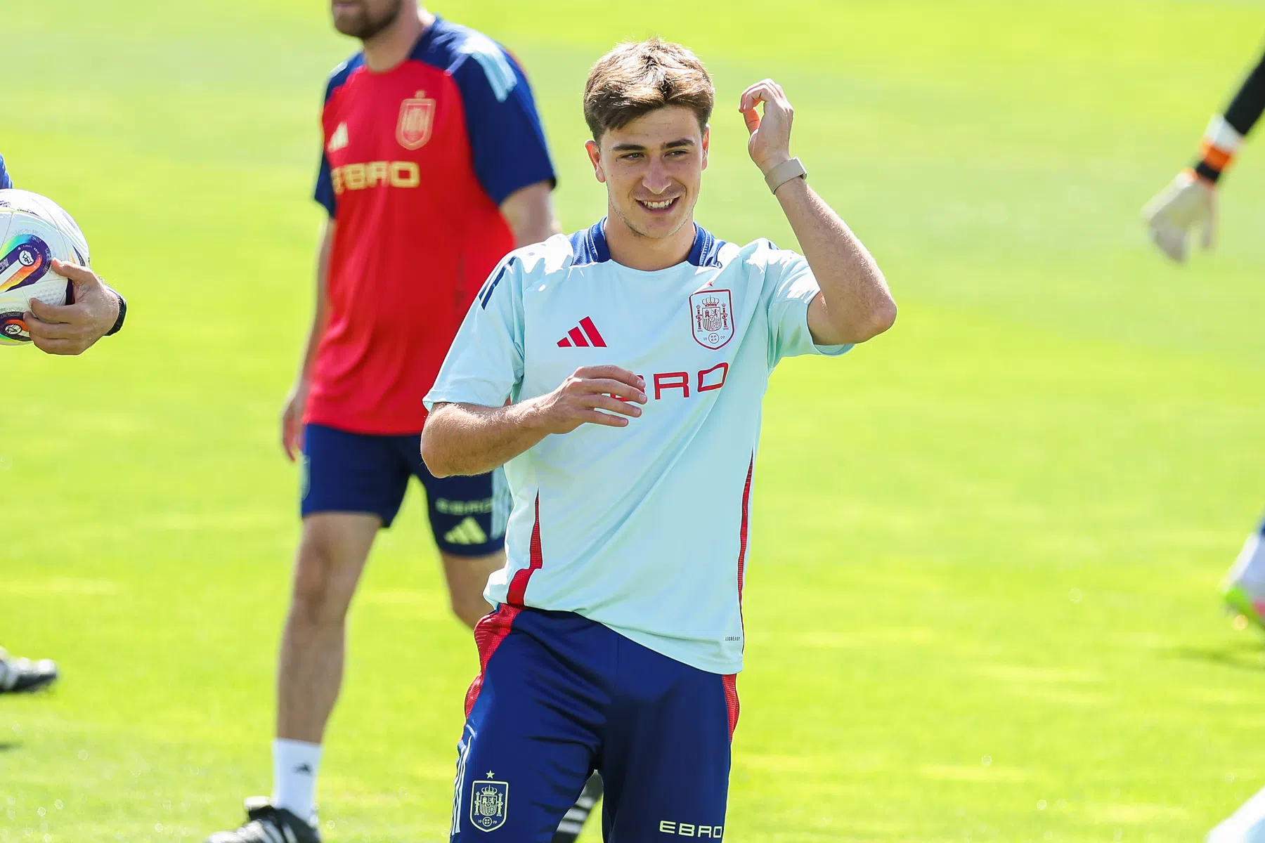 Pablo Torre verruilt FC Barcelona voor Mallorca, Ajax grijpt mis | VoetbalNieuws