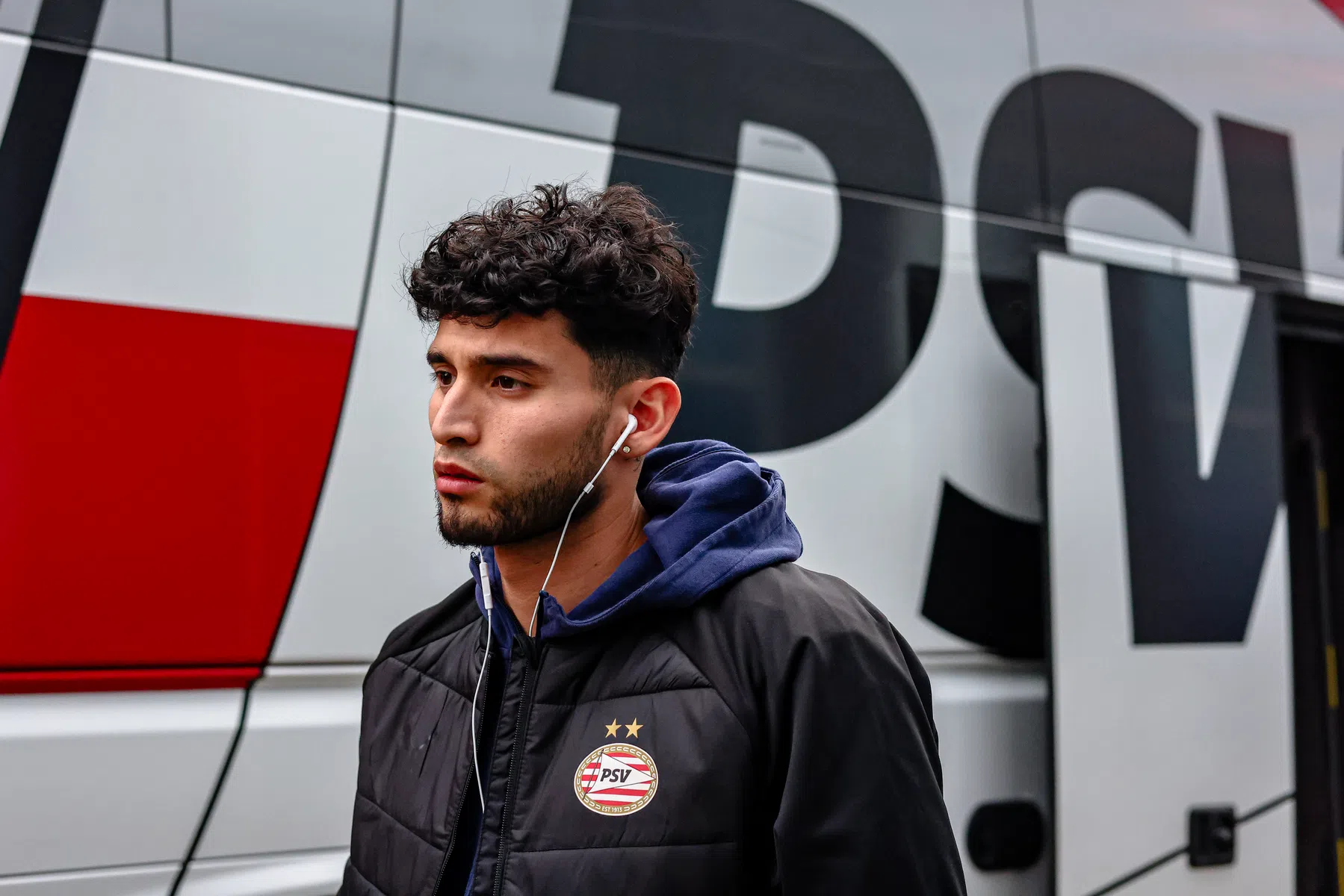 Pepi krijgt iconisch rugnummer 9 bij PSV: wat zegt dit over De Jong? | VN