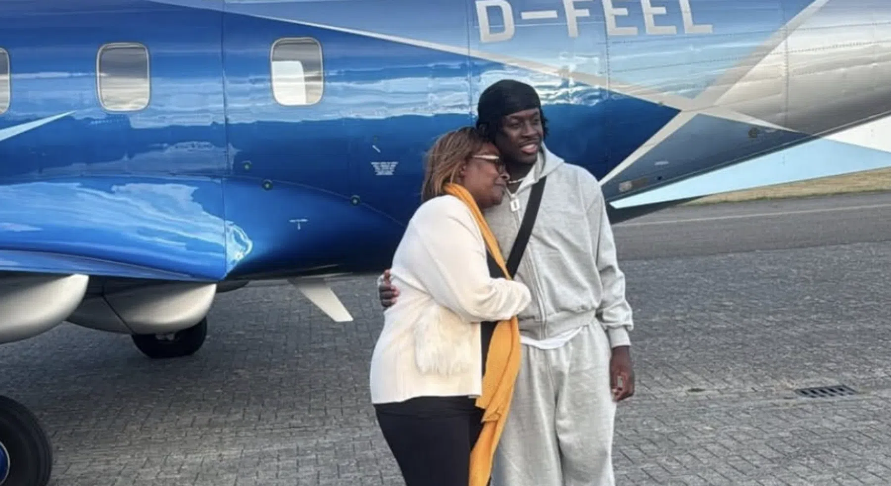 Bakayoko onderweg naar RB Leipzig: Belg poseert voor vlucht | VoetbalNieuws