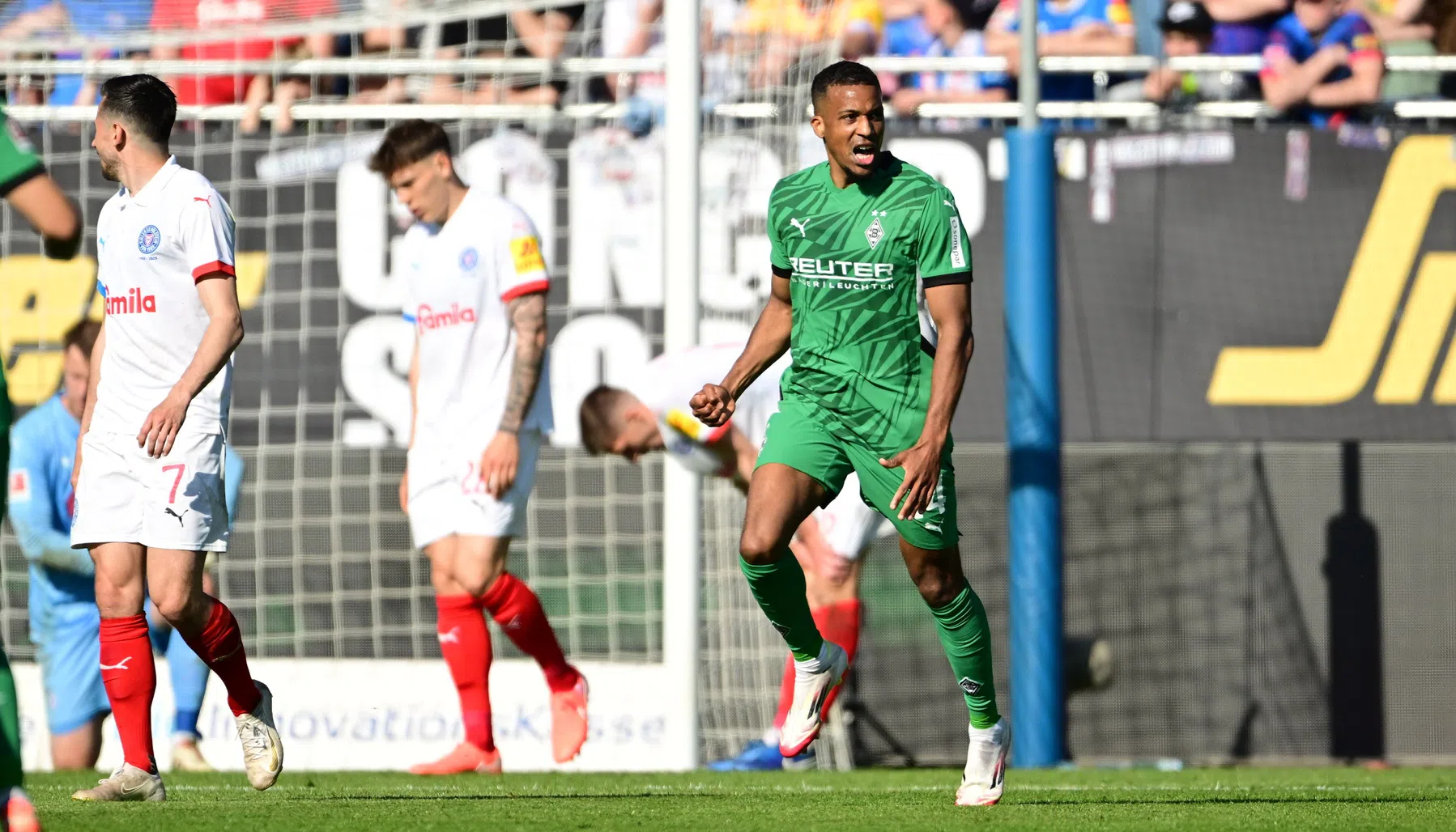 PSV haalt doelpuntenmaker Pléa binnen | VoetbalNieuws