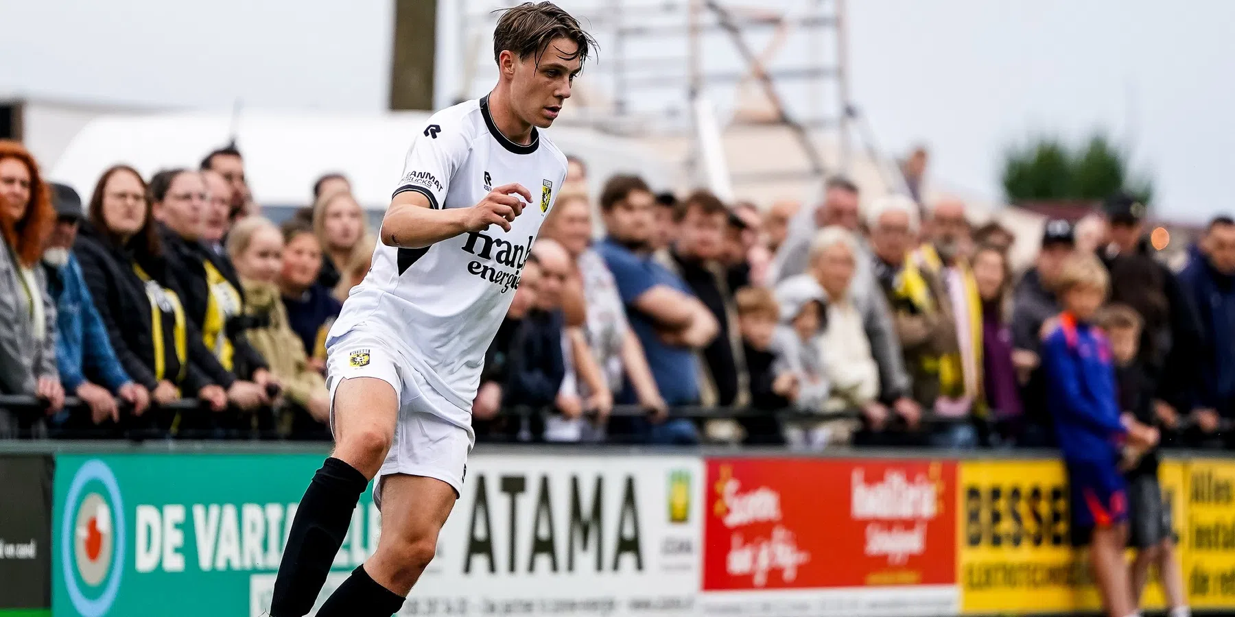 Wie is Jim Koller, de Vitesse-middenvelder op de radar van PSV?