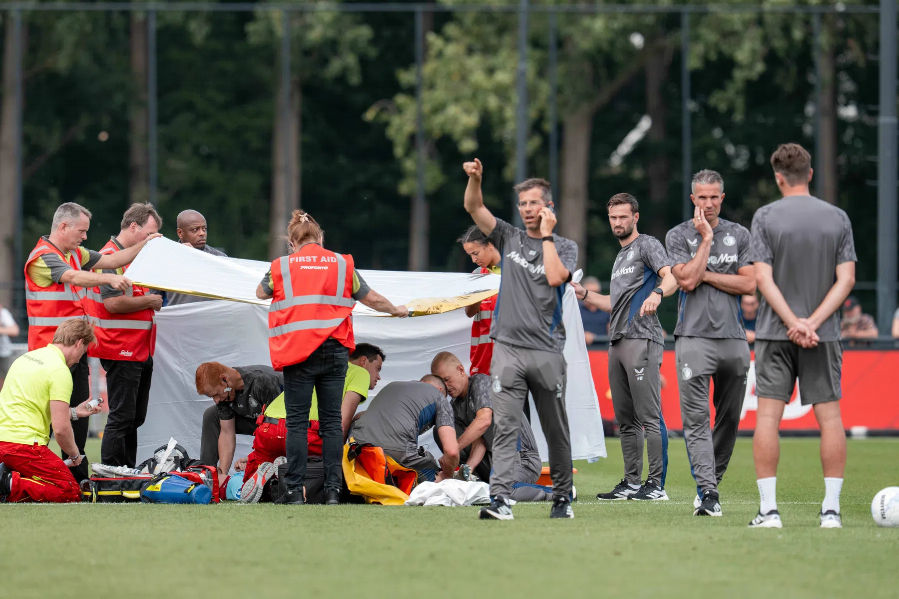 Zware blessure voor Beelen in oefenduel: Feyenoord in defensieve nood | VN