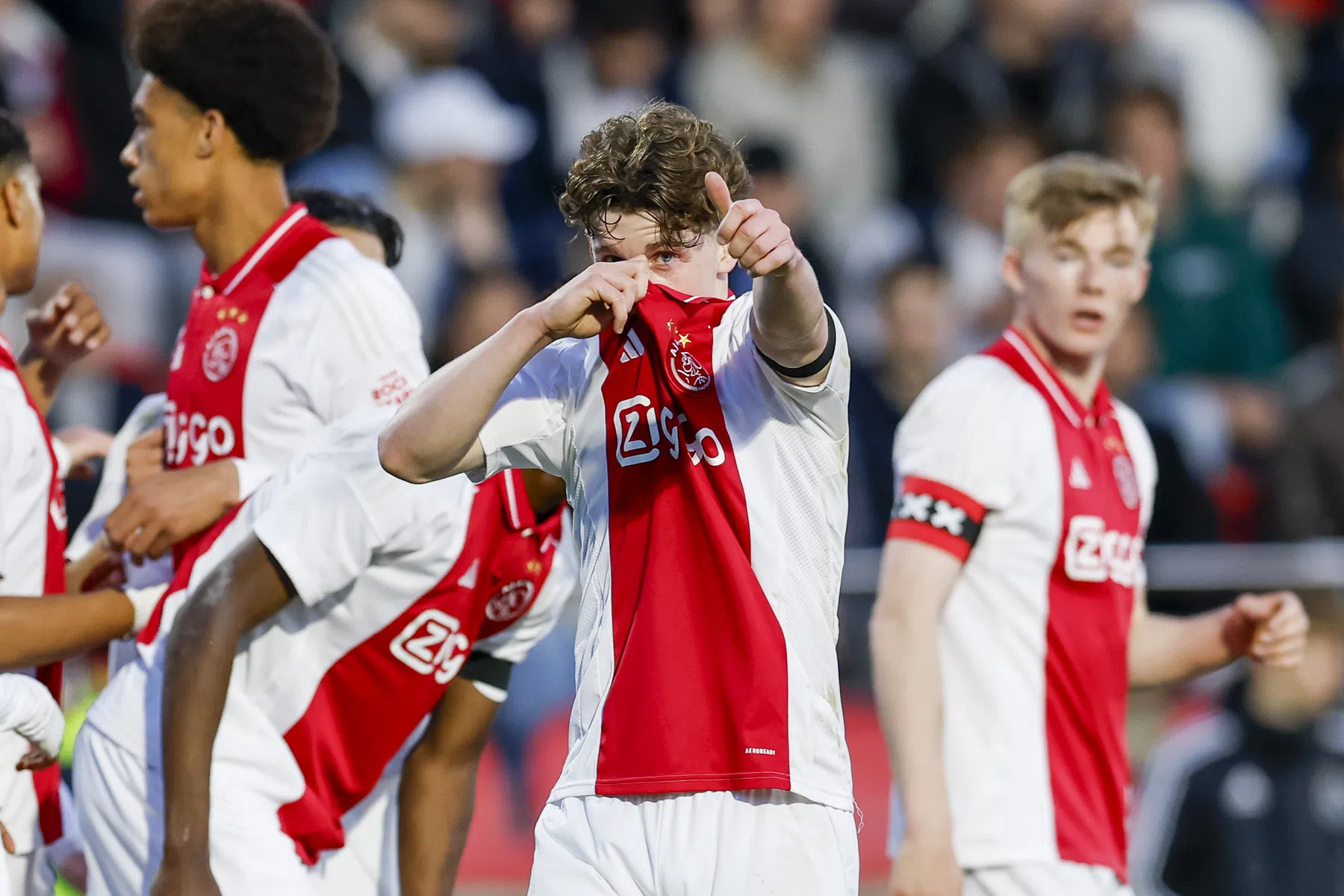Ajax verlengt contract van Faberski: Pool krijgt kans bij eerste elftal | VN