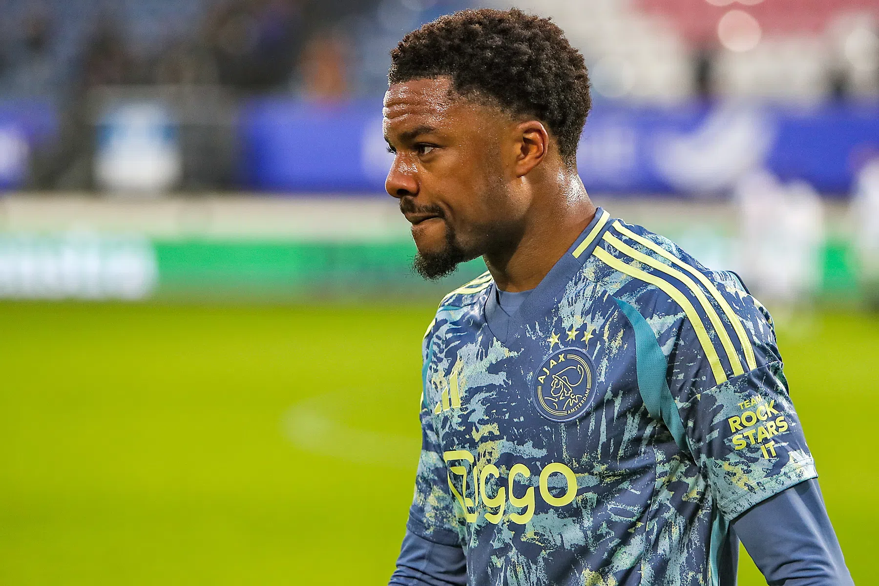 Akpom op weg naar Ajax-exit, spitsenmarkt nog afwachtend | VN