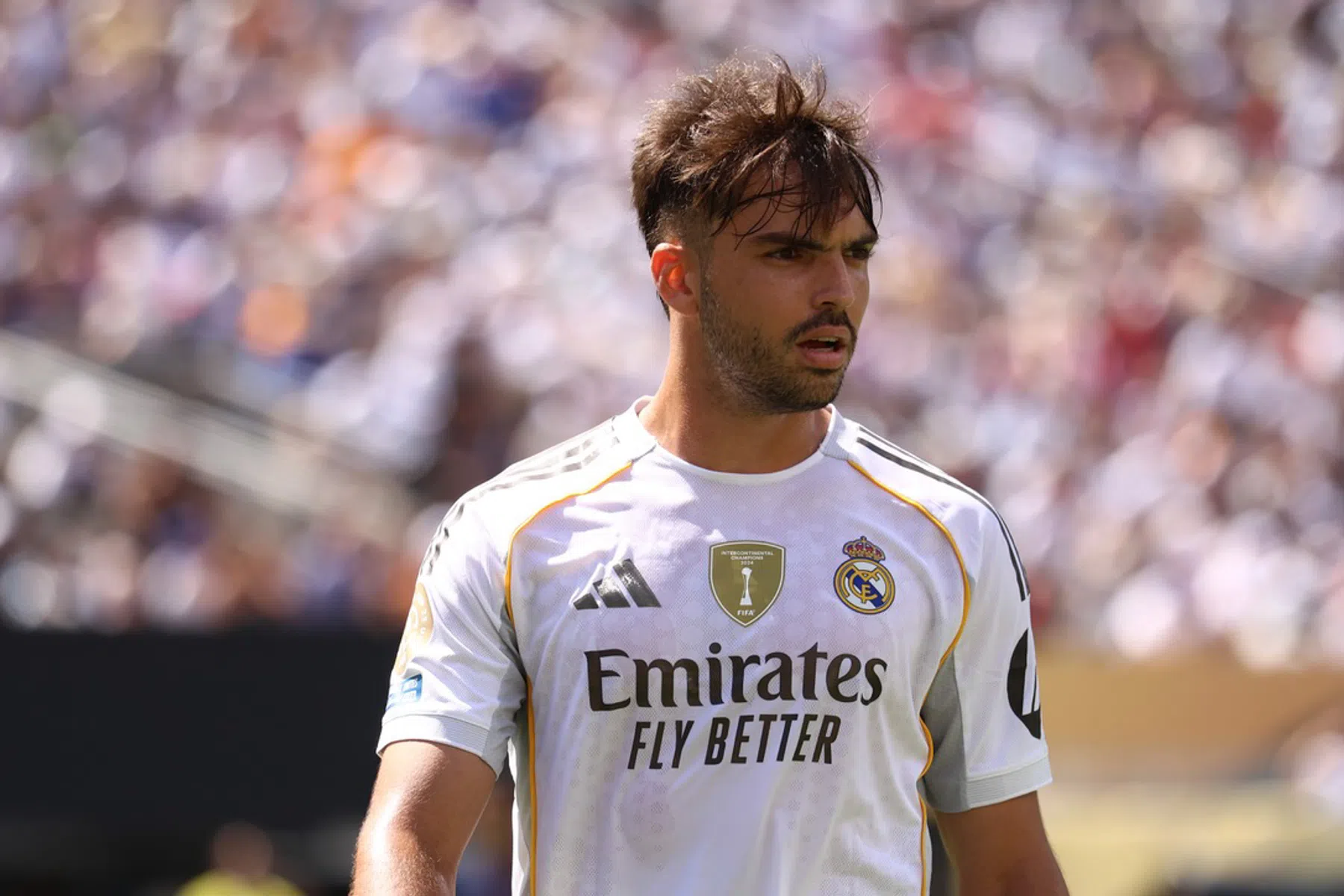 Raúl Asencio uit beeld bij Real Madrid onder Xabi Alonso | VoetbalNieuws