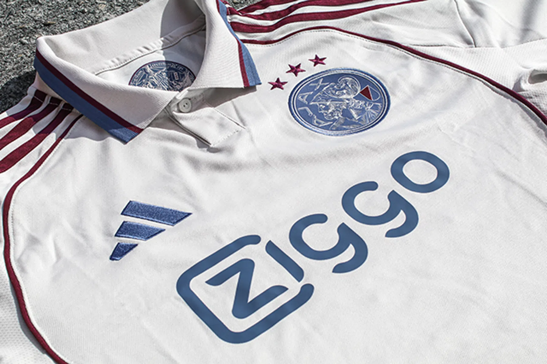 Ajax presenteert derde shirt 2025/26: ode aan 750 jaar Amsterdam | VoetbalNieuws