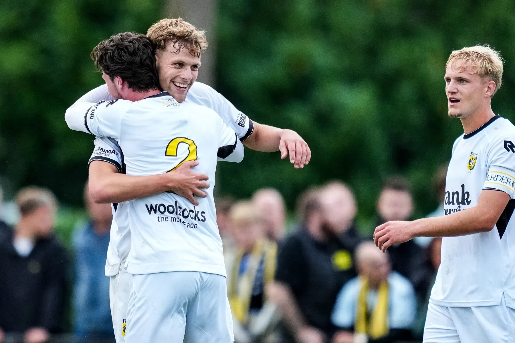 Vitesse vecht voor voortbestaan na licentie-intrekking | VoetbalNieuws