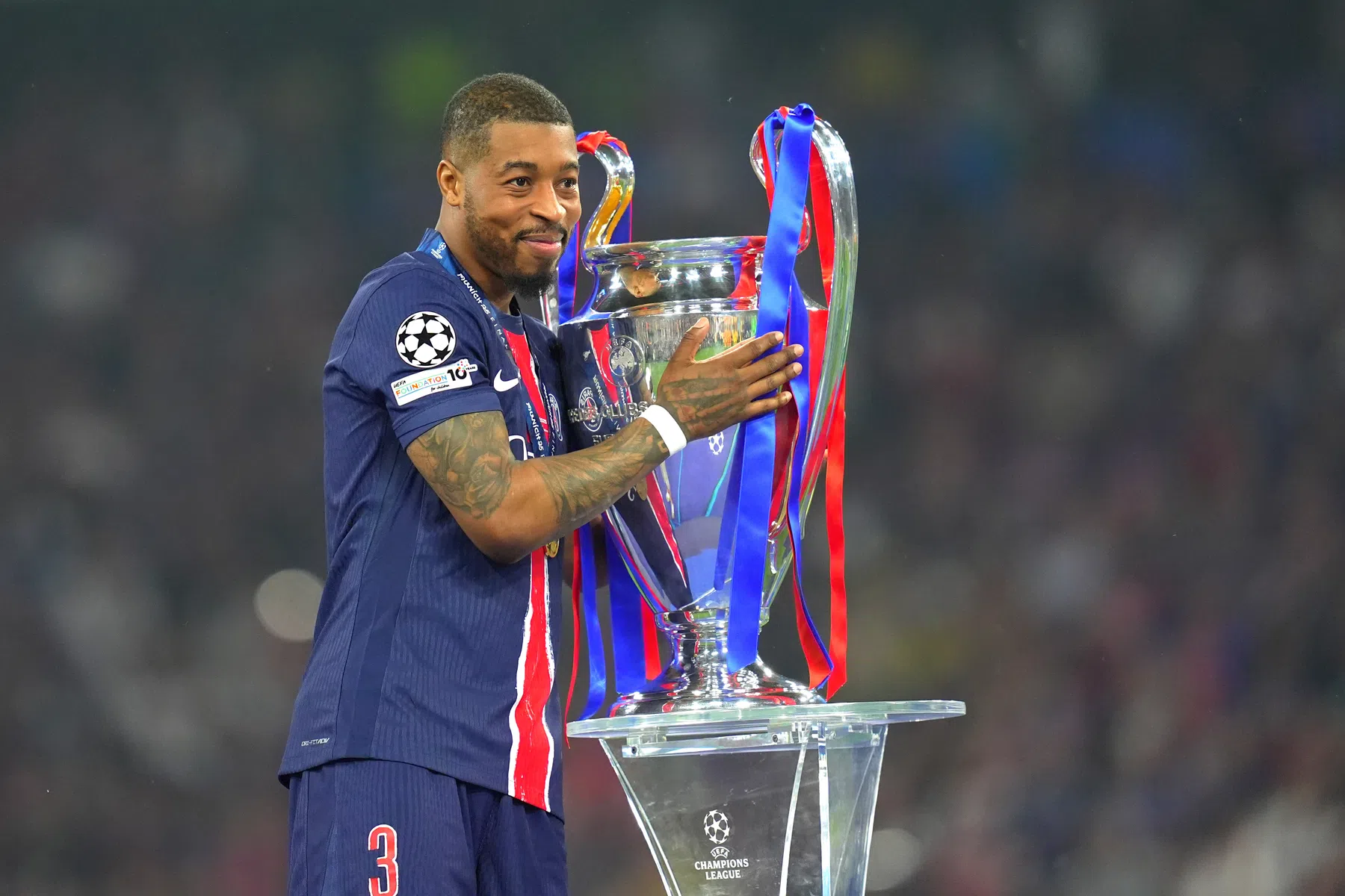 Presnel Kimpembe mag vertrekken bij PSG na 19 jaar | VoetbalNieuws
