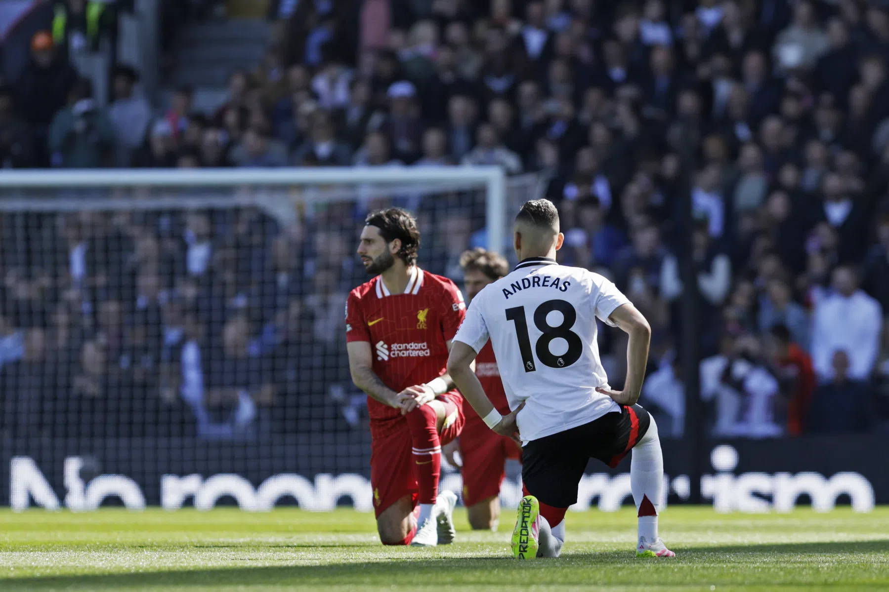 Premier League beperkt knielen tot twee wedstrijden in oktober | VoetbalNieuws