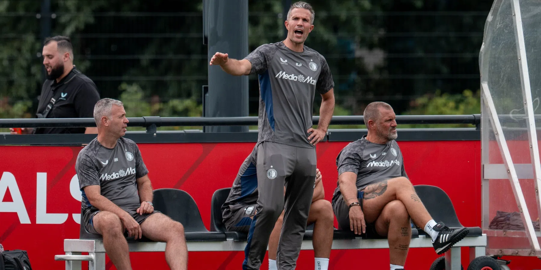 Van Persie verklaart de vele wijzigingen tegen NAC Breda in de Eredivisie