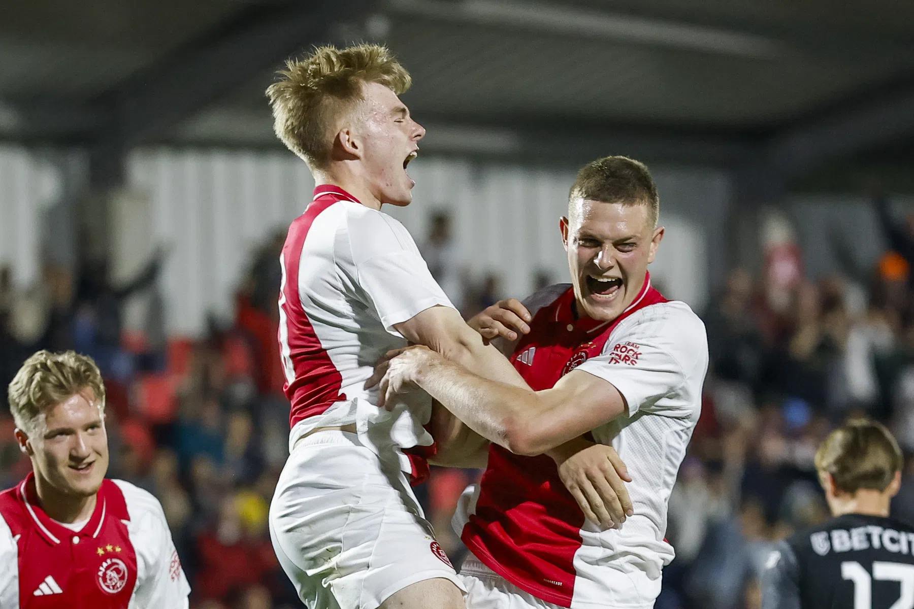 Wie is Nick Verschuren, de Ajax-verdediger op huurbasis naar FC Volendam? | VN