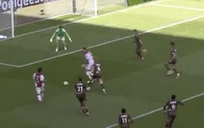Weghorst opent de rekening en schiet Ajax op voorsprong tegen Telstar