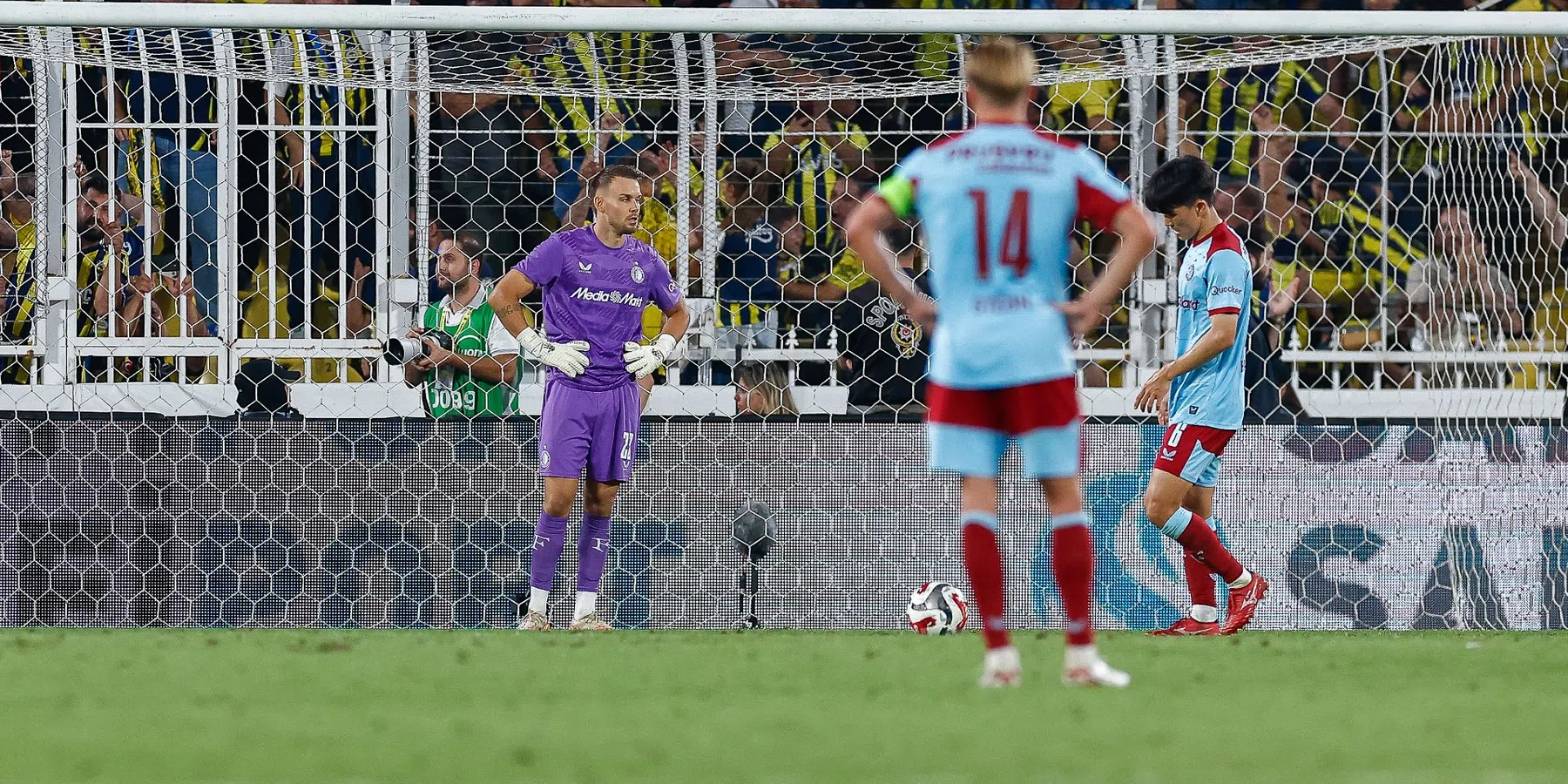 Feyenoord ziet Champions League-droom uiteen spatten tegen Fenerbahçe 