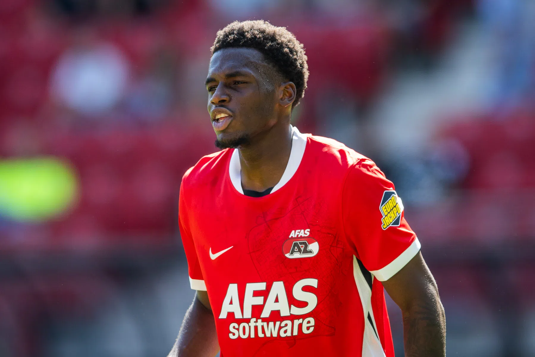 Ernest Poku maakt transfer van AZ naar Bayer Leverkusen | VoetbalNieuws