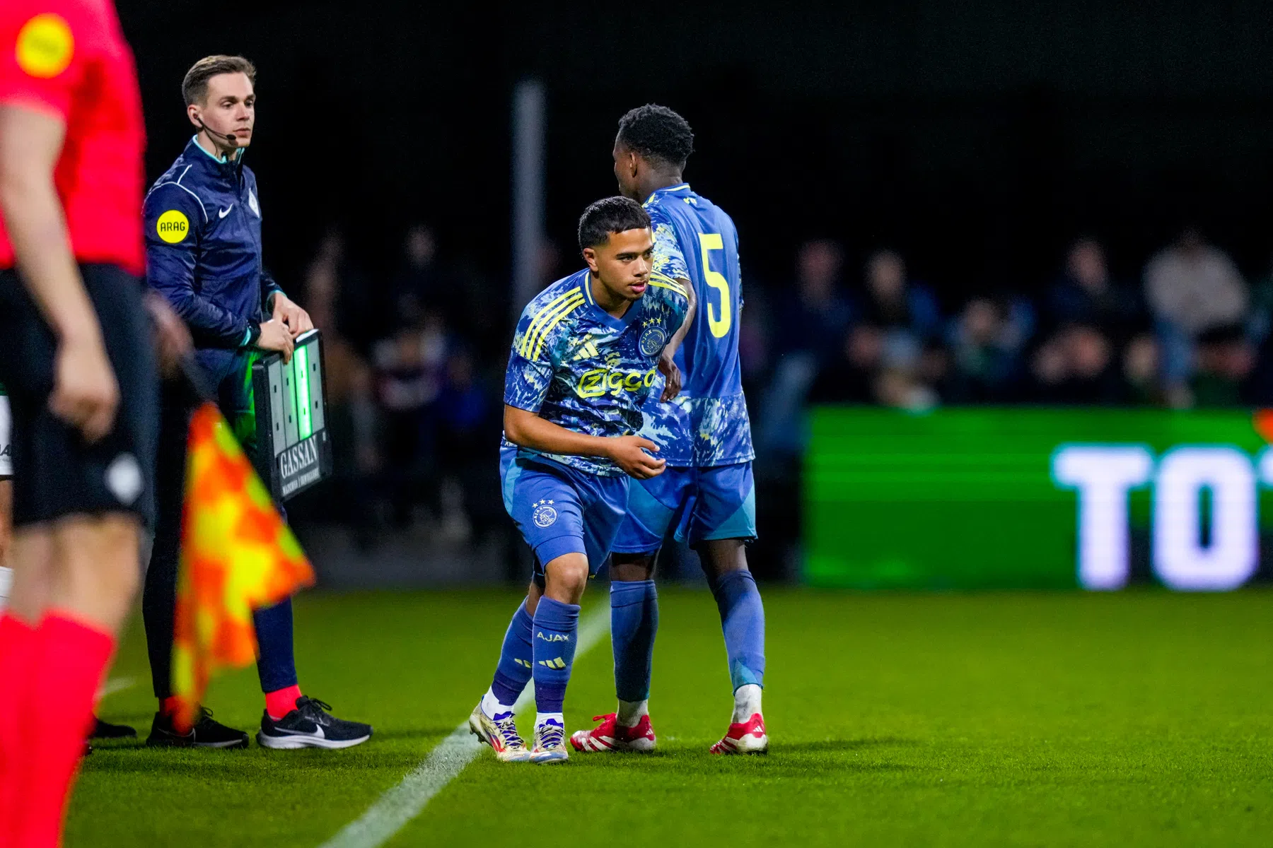 Ajax-talenten Oldenstam en Da Silva naar Como | VoetbalNieuws
