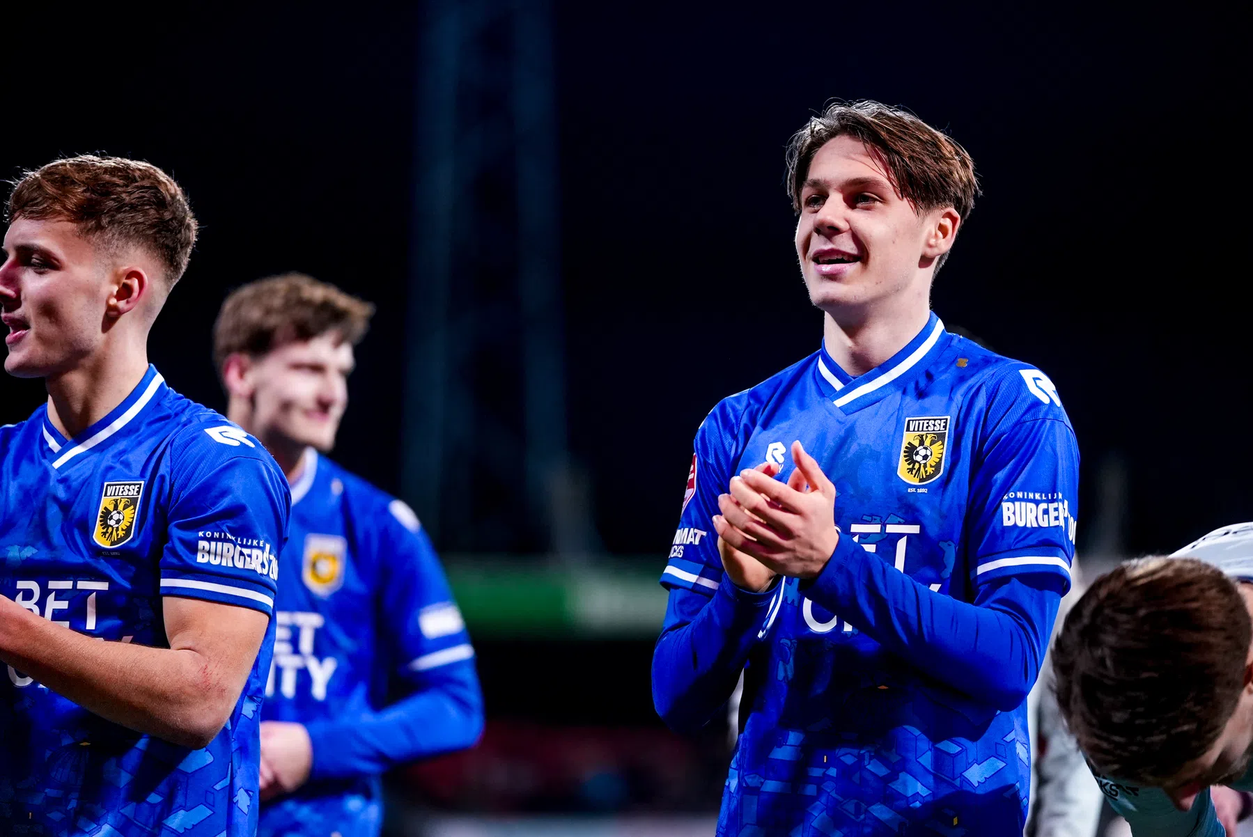 PSV strikt talent Jim Koller transfervrij van Vitesse | VoetbalNieuws