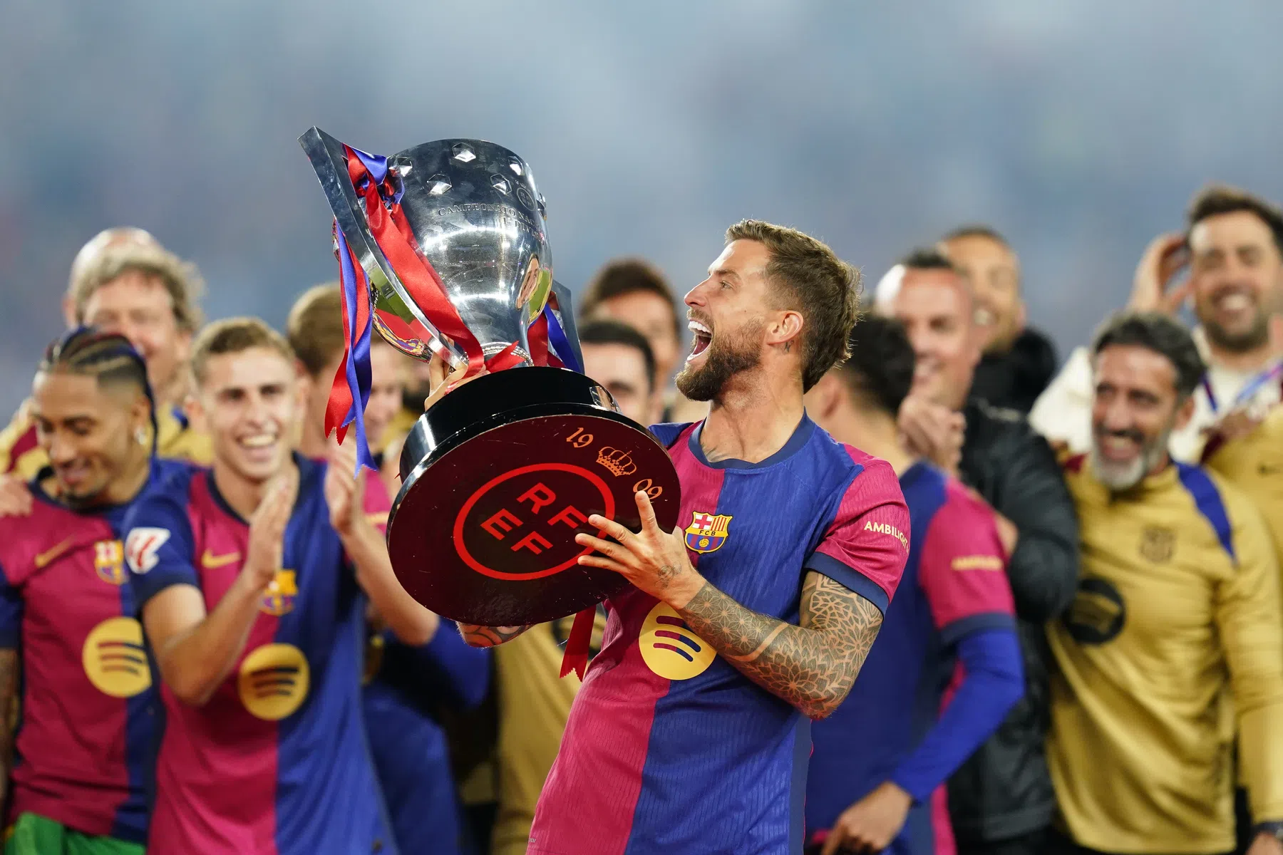 ñigo Martínez vertrekt transfervrij van Barça naar Al Nassr | VoetbalNieuws
