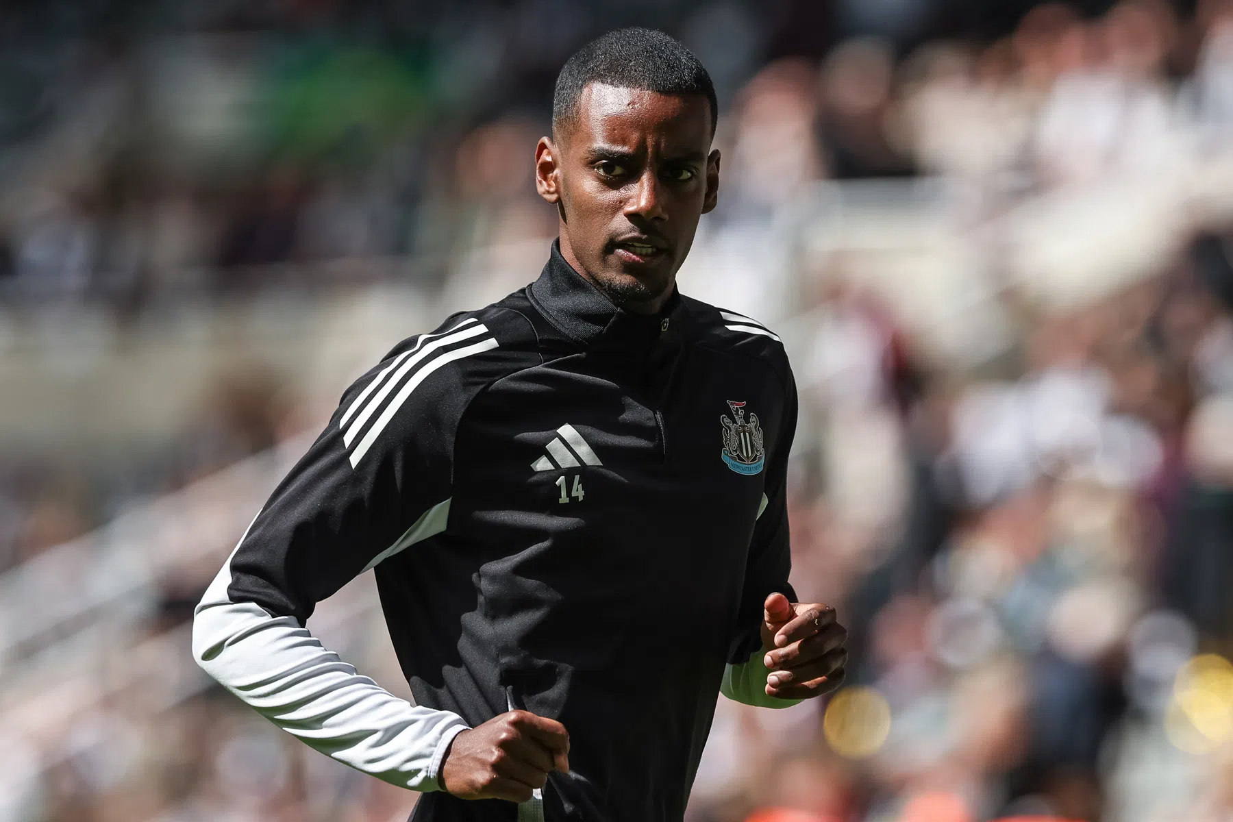 Isak weigert te spelen voor Newcastle in afwachting van Liverpool-transfer | Voetb