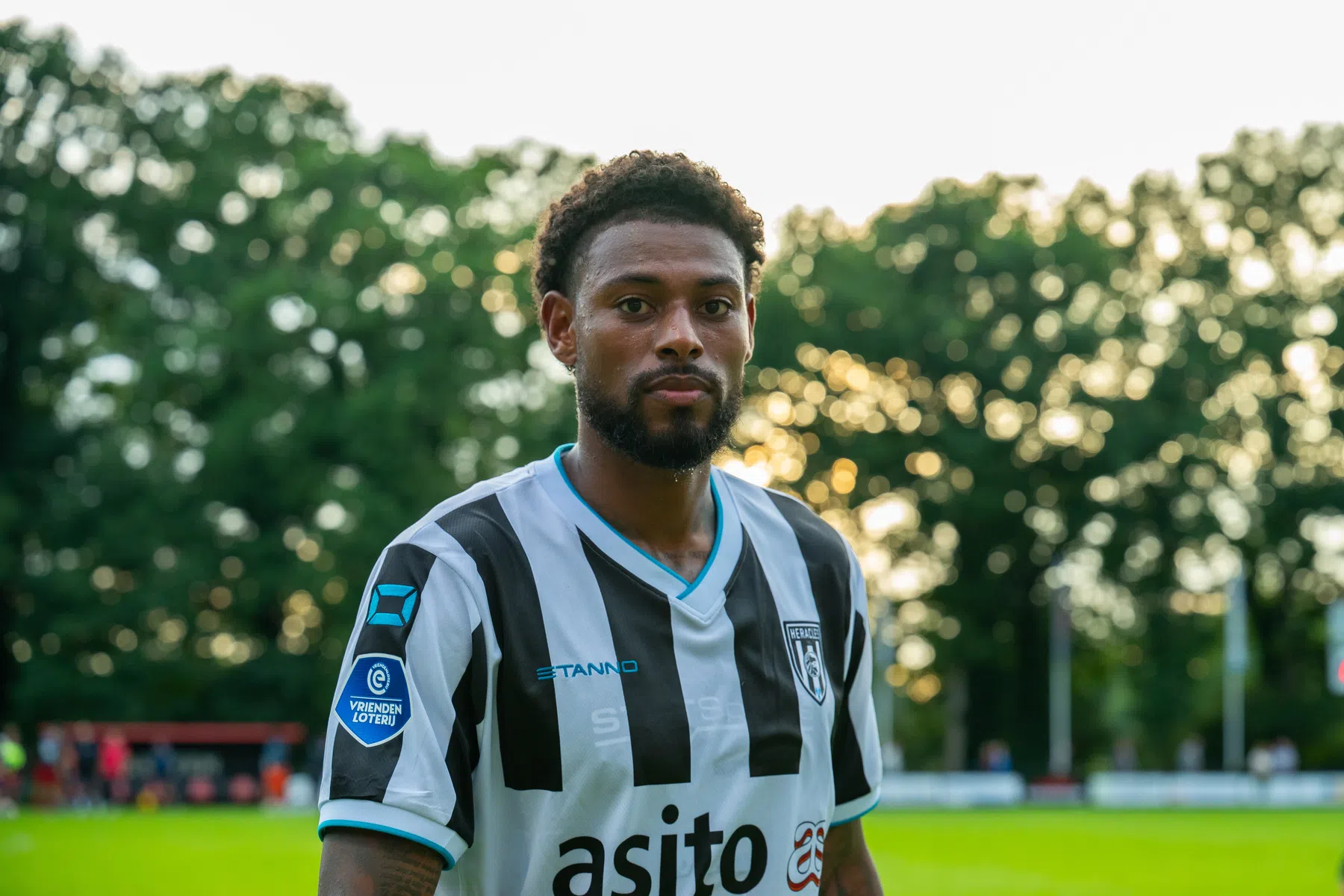 Heracles vreest zware knieblessure voor Jeff Reine-Adélaïde | VoetbalNieuws