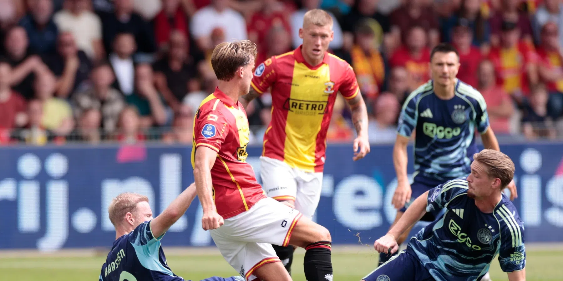 ‘Spitsencrisis in Eindhoven, Heitinga goochelt met Ajax, Feyenoord niet goed genoe