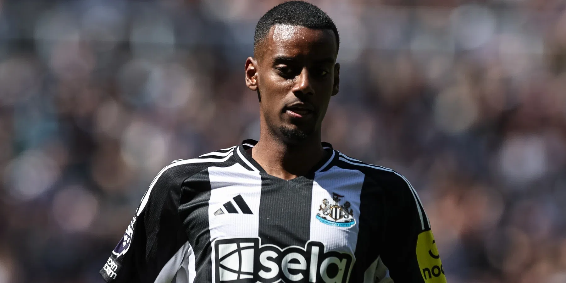 Isak reageert voor het eerst op rel tussen hem en Newcastle: 'Het is misleidend'