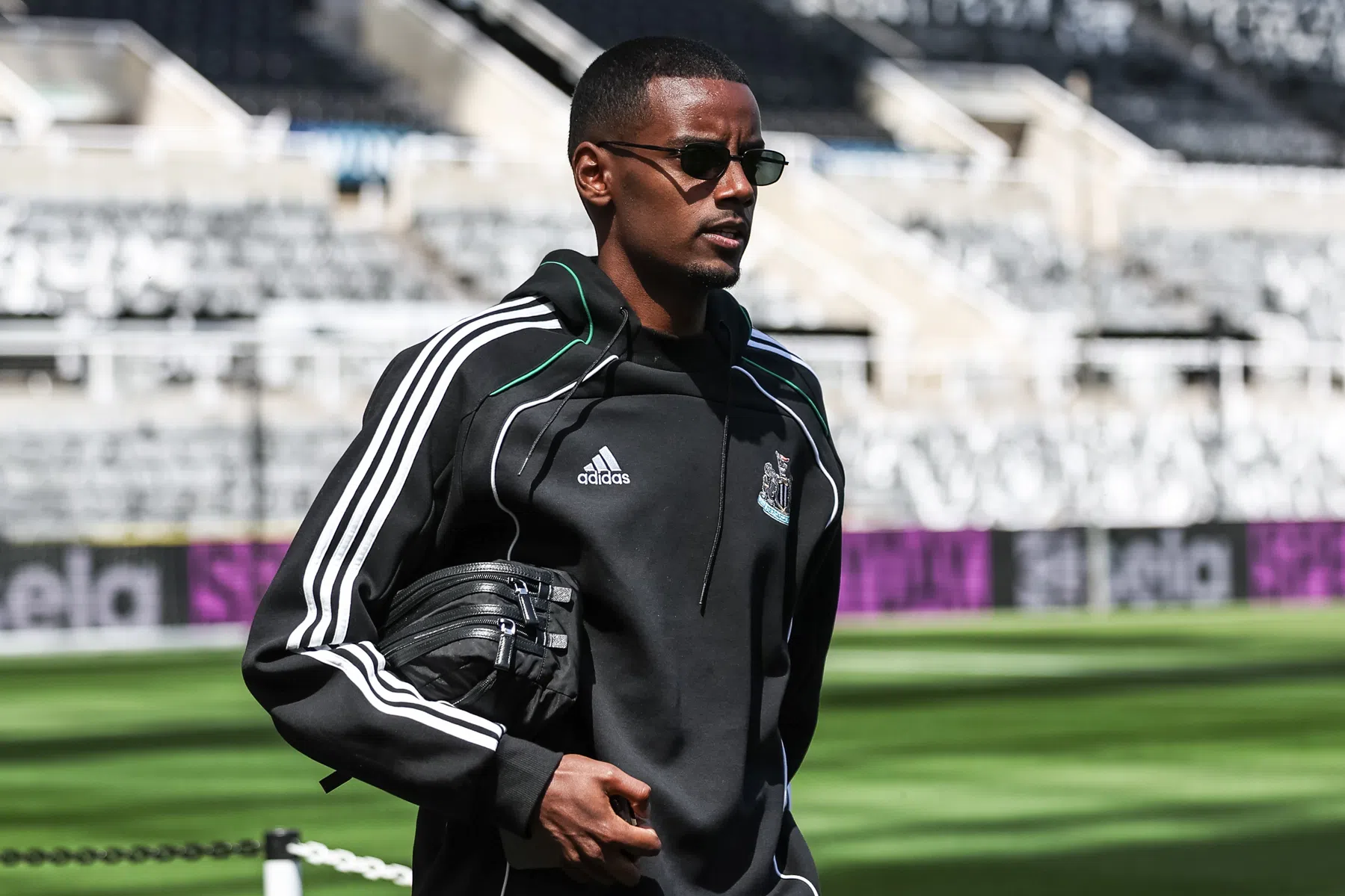 Isak weigert te trainen bij Newcastle en wil vertrek naar Liverpool | VN
