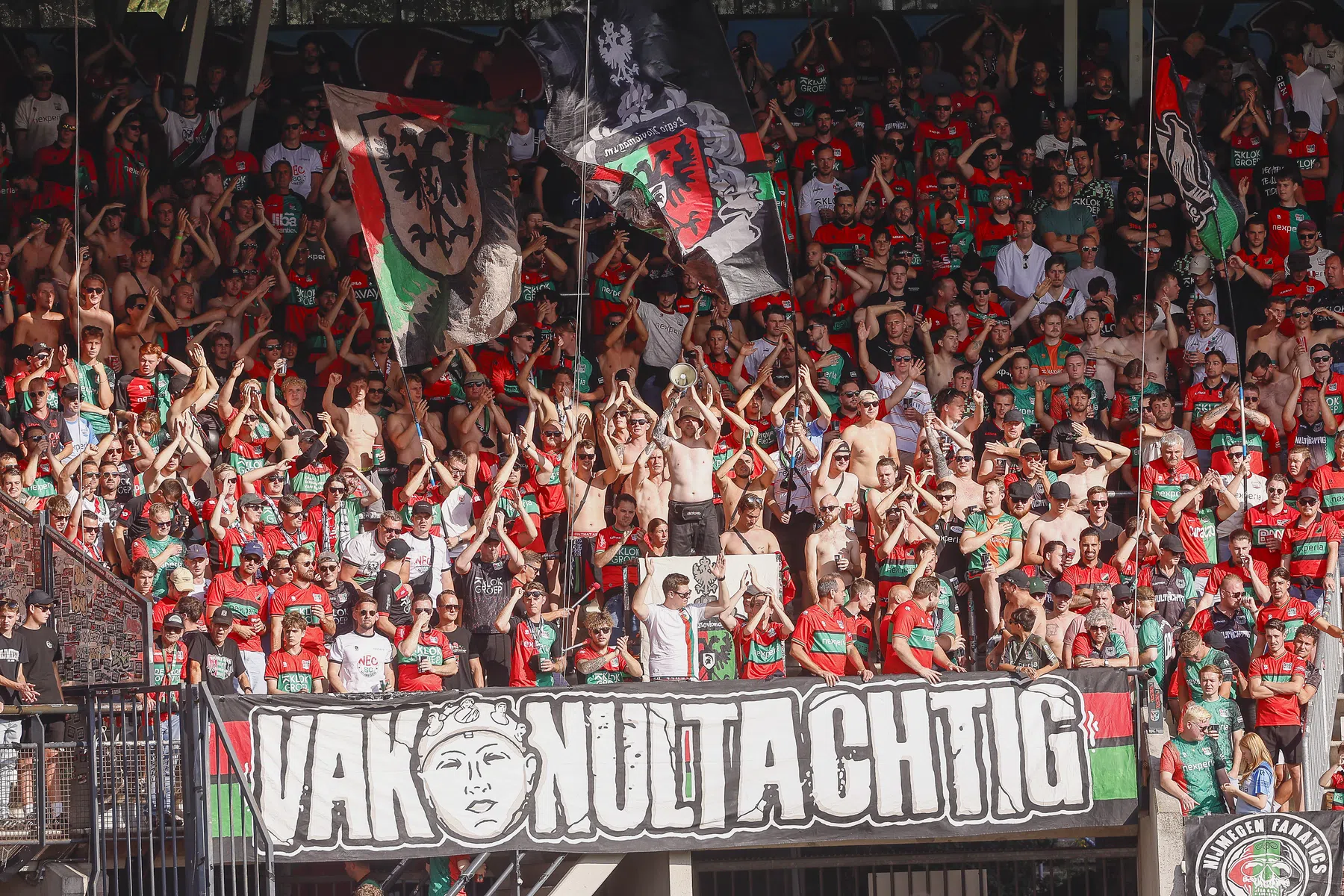 Inbrekers stelen voor €15.000 aan NEC-merchandise | VoetbalNieuws