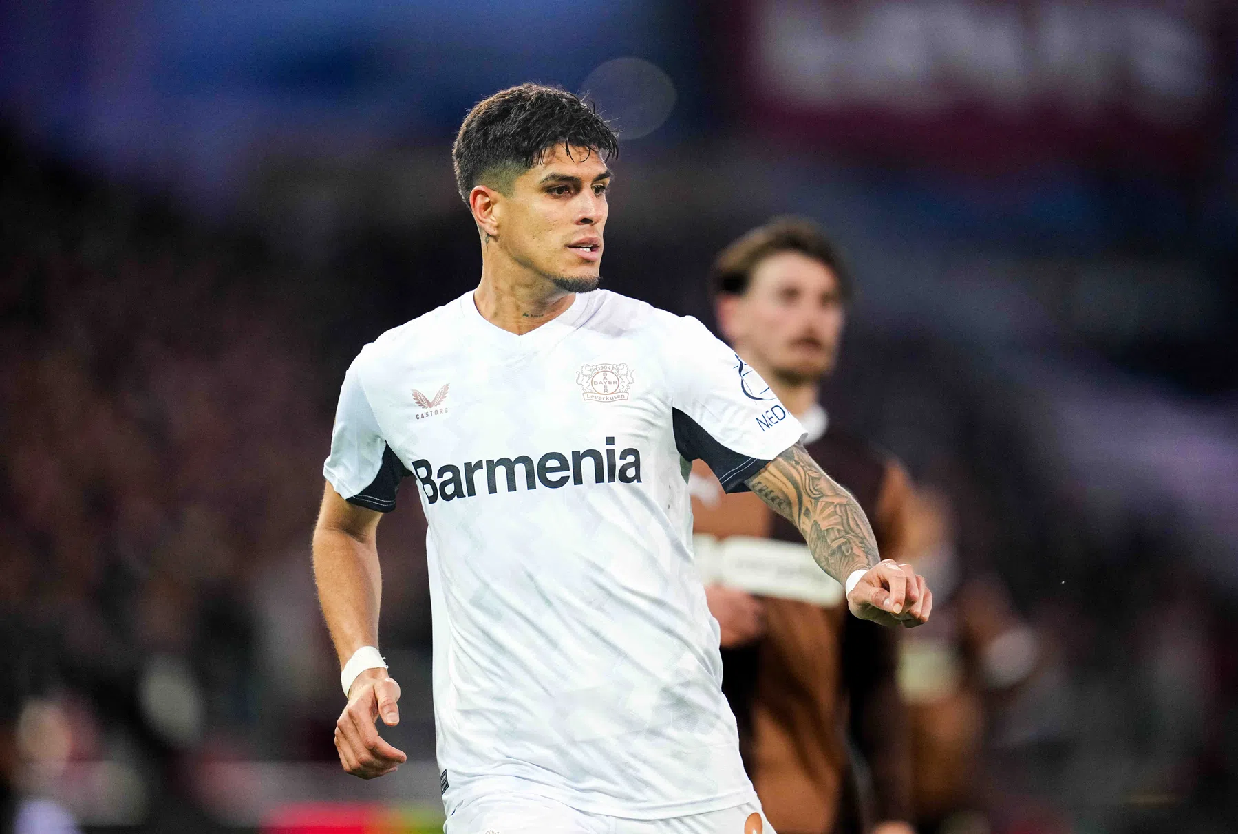 Transferstrijd Arsenal en Spurs om Hincapié | VoetbalNieuws